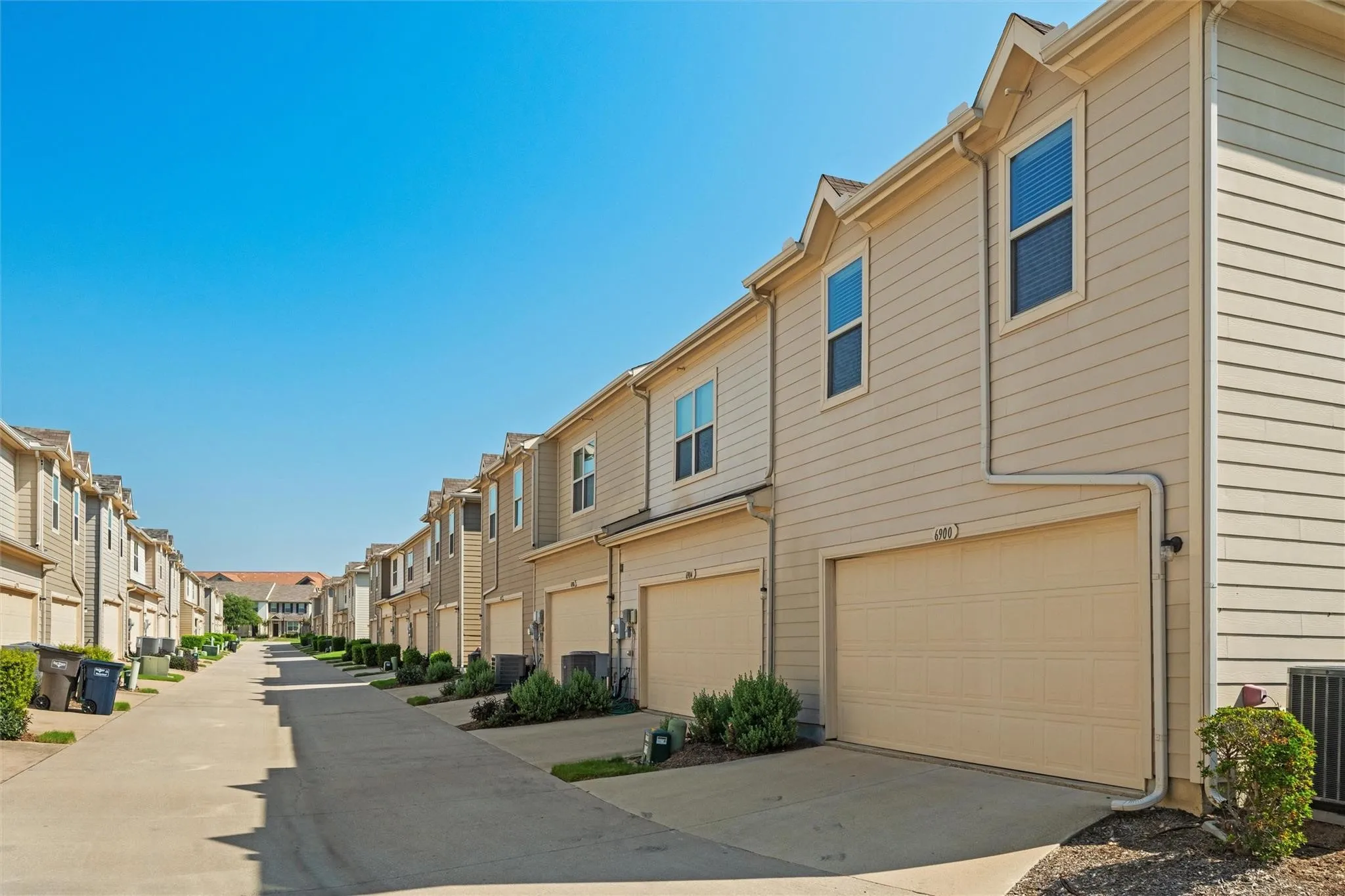 Townhouse For Rent in Tarrant County , 6900 Carrington Lane, Fort Worth, Texas 76137, 3 Bedroom, 3 Bathroom, 2 Garage spaces, 1,491 Sqft, built in 2013, mls#21369483, Real Estate Agent in Fort Worth, Homes For Rent in Tarrant county, Homes For Rent in Fort Worth, Realtor in Fort Worth Texas, Real Estate Brokerage Independent Realty Texas, Luminita Cordes Realtor