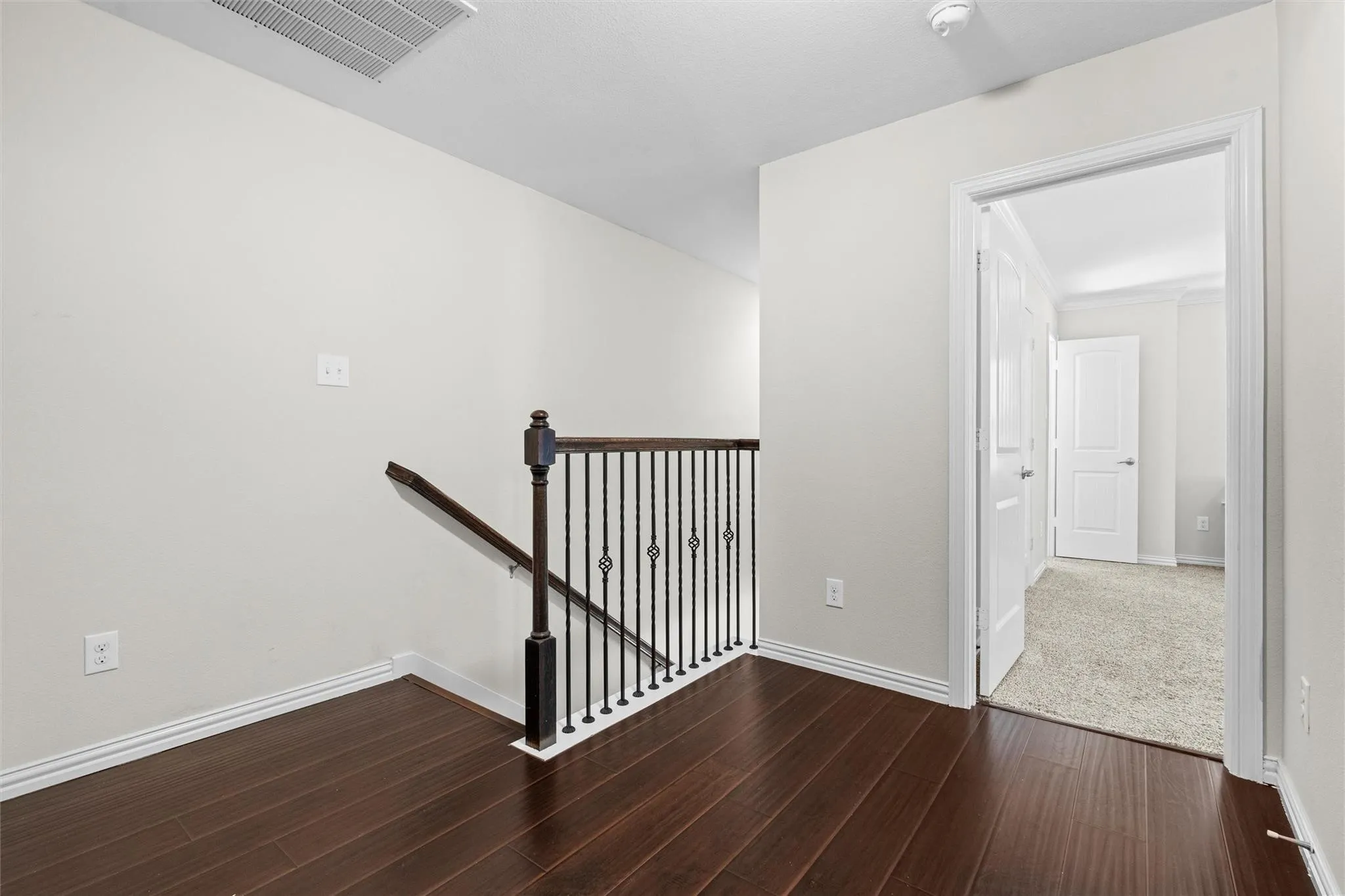 Townhouse For Rent in Tarrant County , 6900 Carrington Lane, Fort Worth, Texas 76137, 3 Bedroom, 3 Bathroom, 2 Garage spaces, 1,491 Sqft, built in 2013, mls#21369483, Real Estate Agent in Fort Worth, Homes For Rent in Tarrant county, Homes For Rent in Fort Worth, Realtor in Fort Worth Texas, Real Estate Brokerage Independent Realty Texas, Luminita Cordes Realtor