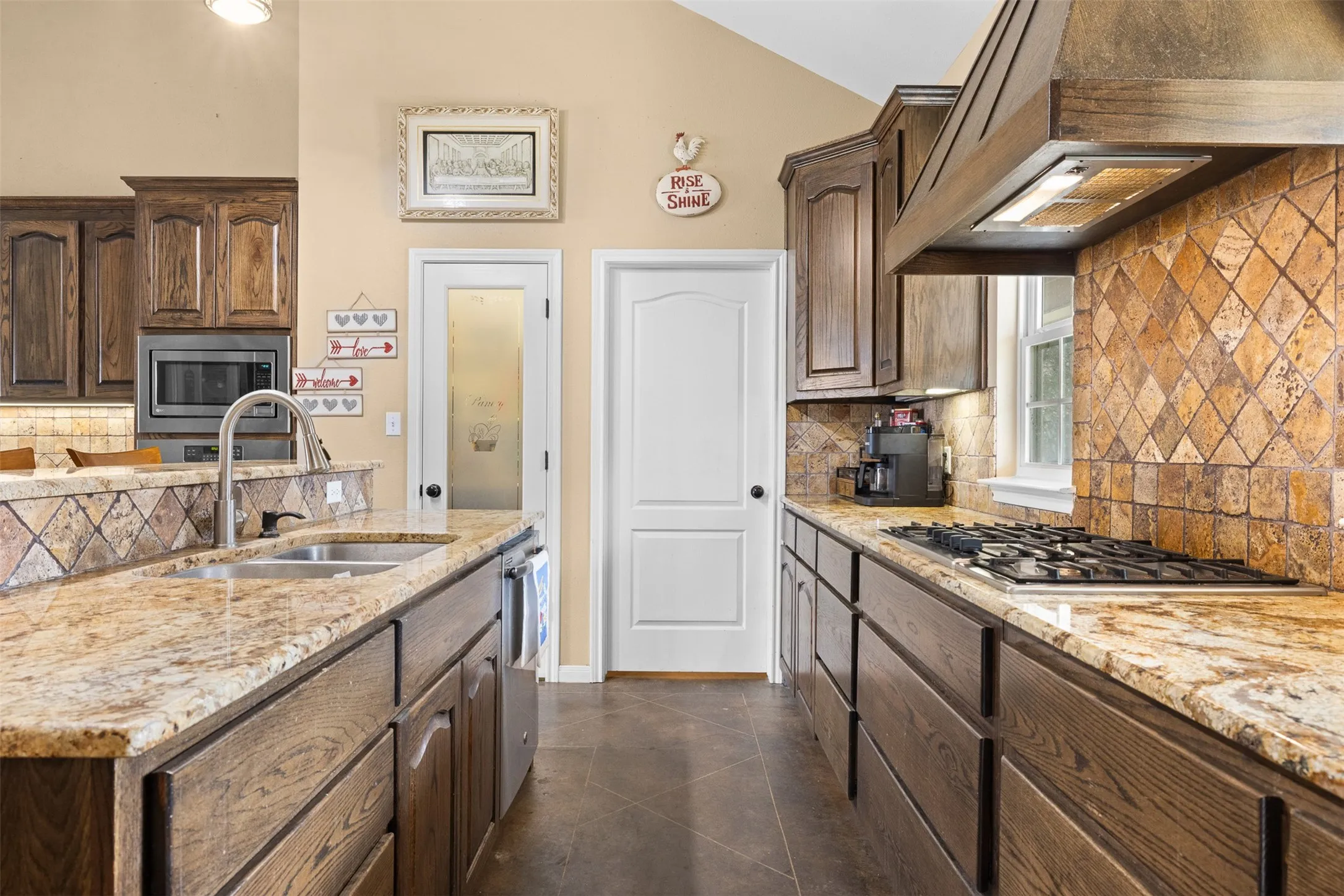 Single Family Residence For Sale in Limestone County , 476 LCR 640 (+/-31.50 Acres), Groesbeck, Texas 76642, 3 Bedroom, 3 Bathroom, Garage spaces, 1,855 Sqft, built in 2014, mls#21371752, Real Estate Agent in Groesbeck, Homes For Sale in Limestone county, Homes For Sale in Groesbeck, Realtor in Groesbeck Texas, Real Estate Brokerage Independent Realty Texas, Luminita Cordes Realtor