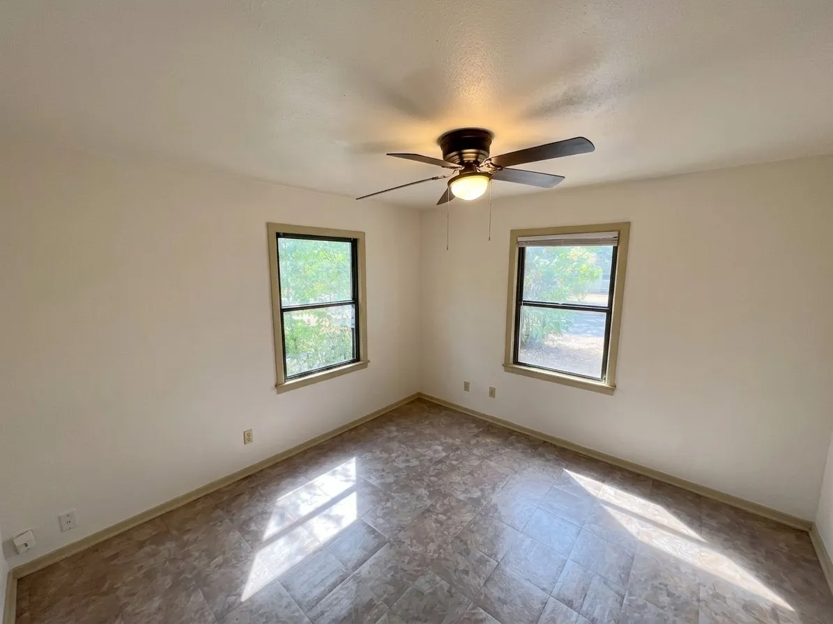 Single Family Residence For Sale in Dallas County , 2311 Village Way, Dallas, Texas 75216, 3 Bedroom, 2 Bathroom, Garage spaces, 1,040 Sqft, built in 1949, mls#21372110, Real Estate Agent in Dallas, Homes For Sale in Dallas county, Homes For Sale in Dallas, Realtor in Dallas Texas, Real Estate Brokerage Independent Realty Texas, Luminita Cordes Realtor