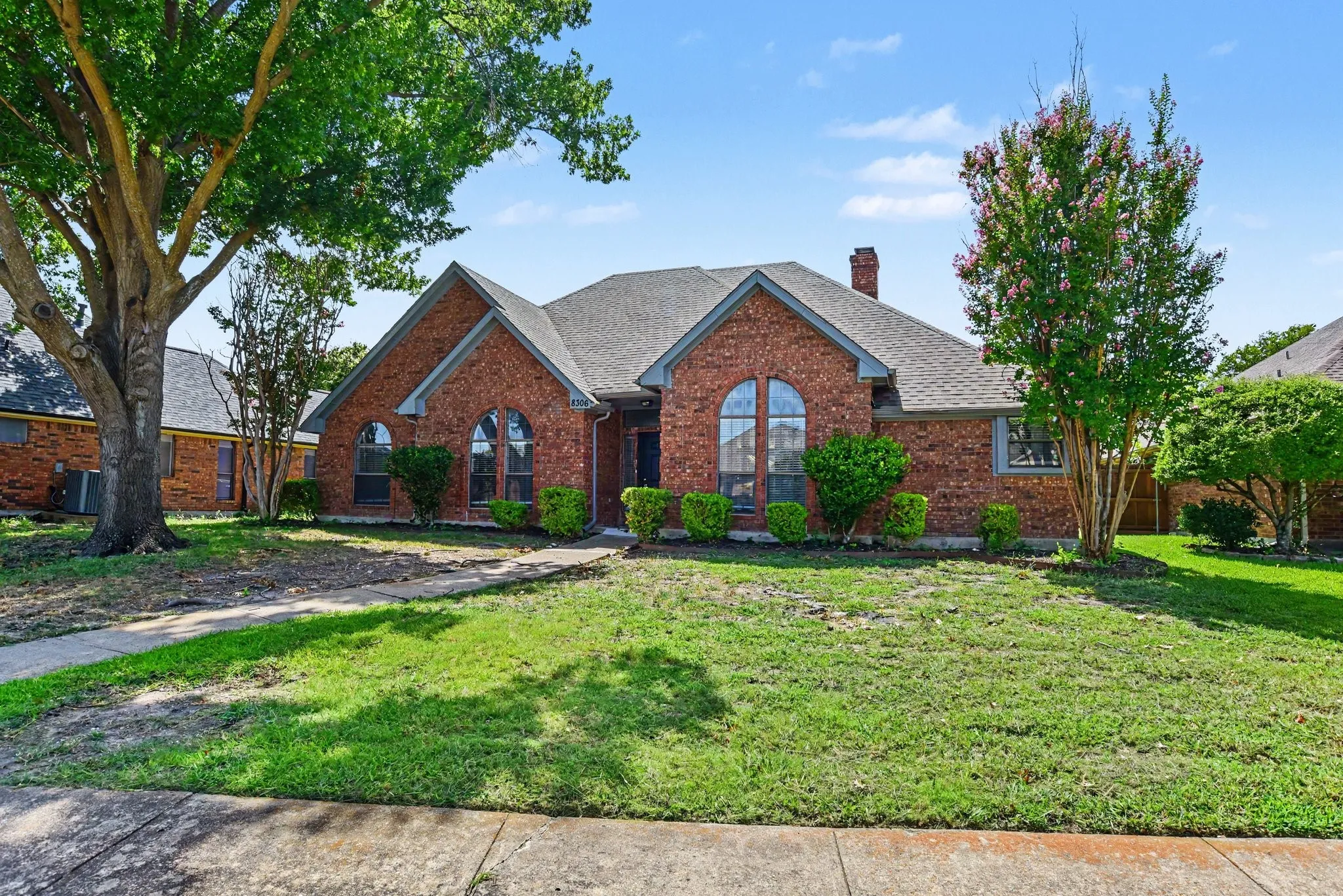 Single Family Residence For Sale in Dallas County , 8306 Navigation Drive, Rowlett, Texas 75088, 4 Bedroom, 3 Bathroom, 2 Garage spaces, 2,085 Sqft, built in 1986, mls#21371985, Real Estate Agent in Rowlett, Homes For Sale in Dallas county, Homes For Sale in Rowlett, Realtor in Rowlett Texas, Real Estate Brokerage Independent Realty Texas, Luminita Cordes Realtor