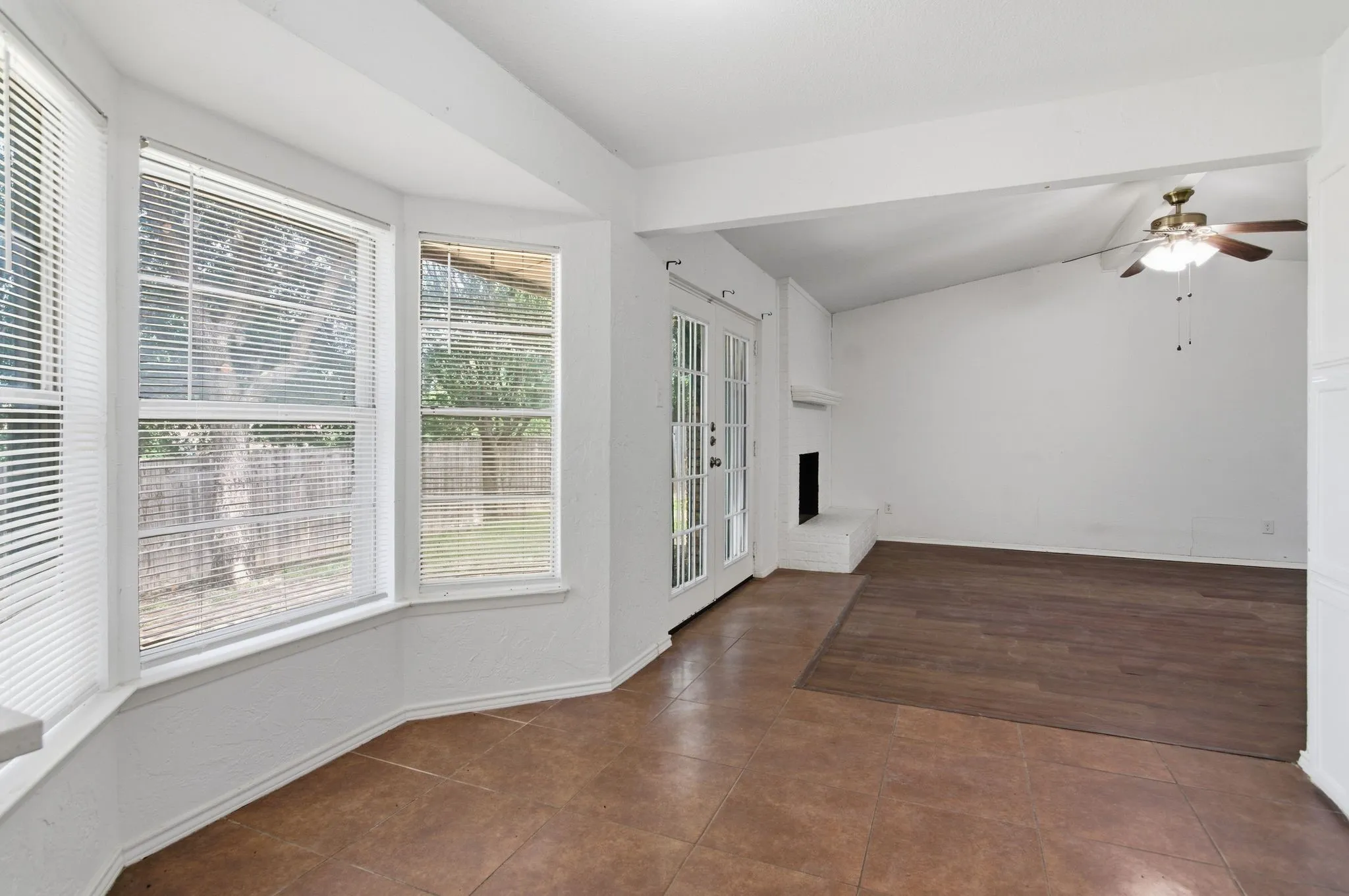 Single Family Residence For Rent in Tarrant County , 6413 Melinda Court, Watauga, Texas 76148, 3 Bedroom, 2 Bathroom, 2 Garage spaces, 1,182 Sqft, built in 1984, mls#21371898, Real Estate Agent in Watauga, Homes For Rent in Tarrant county, Homes For Rent in Watauga, Realtor in Watauga Texas, Real Estate Brokerage Independent Realty Texas, Luminita Cordes Realtor