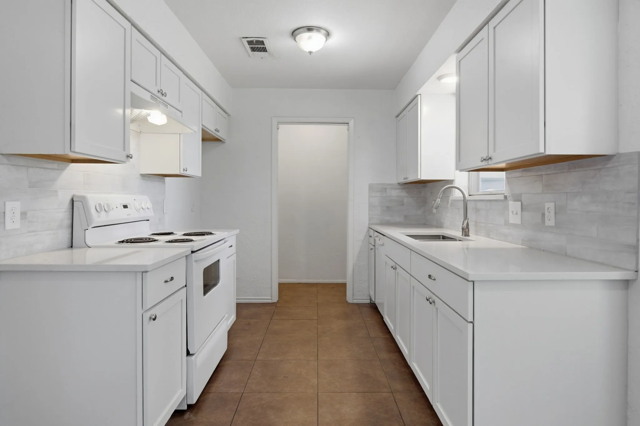 Single Family Residence For Rent in Tarrant County , 6413 Melinda Court, Watauga, Texas 76148, 3 Bedroom, 2 Bathroom, 2 Garage spaces, 1,182 Sqft, built in 1984, mls#21371898, Real Estate Agent in Watauga, Homes For Rent in Tarrant county, Homes For Rent in Watauga, Realtor in Watauga Texas, Real Estate Brokerage Independent Realty Texas, Luminita Cordes Realtor