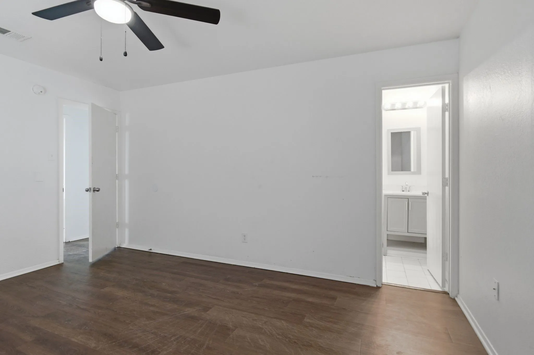 Single Family Residence For Rent in Tarrant County , 6413 Melinda Court, Watauga, Texas 76148, 3 Bedroom, 2 Bathroom, 2 Garage spaces, 1,182 Sqft, built in 1984, mls#21371898, Real Estate Agent in Watauga, Homes For Rent in Tarrant county, Homes For Rent in Watauga, Realtor in Watauga Texas, Real Estate Brokerage Independent Realty Texas, Luminita Cordes Realtor