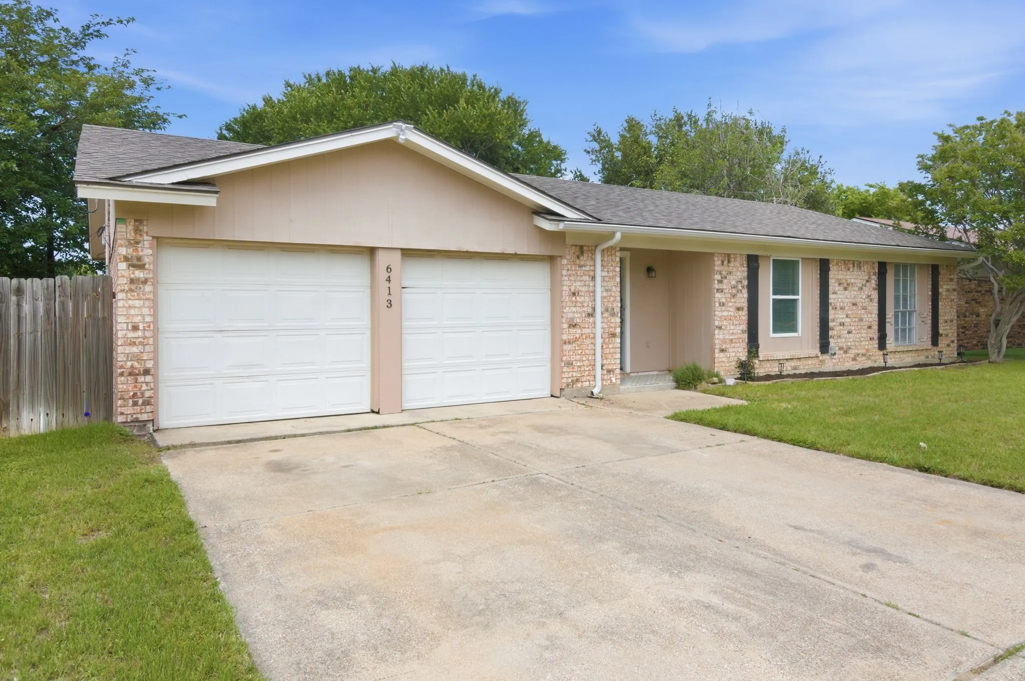 Single Family Residence For Rent in Tarrant County , 6413 Melinda Court, Watauga, Texas 76148, 3 Bedroom, 2 Bathroom, 2 Garage spaces, 1,182 Sqft, built in 1984, mls#21371898, Real Estate Agent in Watauga, Homes For Rent in Tarrant county, Homes For Rent in Watauga, Realtor in Watauga Texas, Real Estate Brokerage Independent Realty Texas, Luminita Cordes Realtor