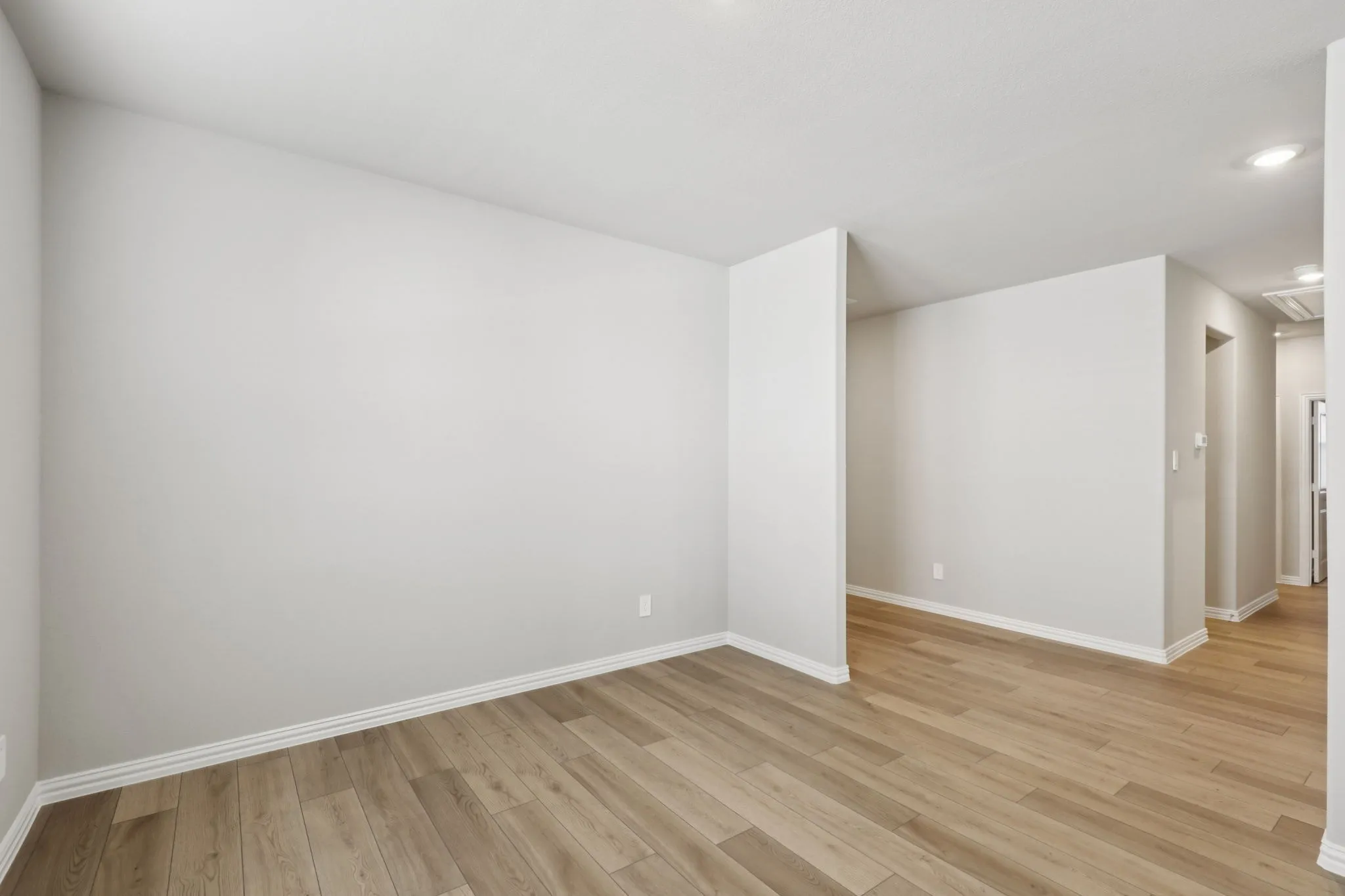  Photo is not of the actual home, but is an inspirational photo of builder’s model home and may depict options, furnishings, and/or decorator features that are not included.
