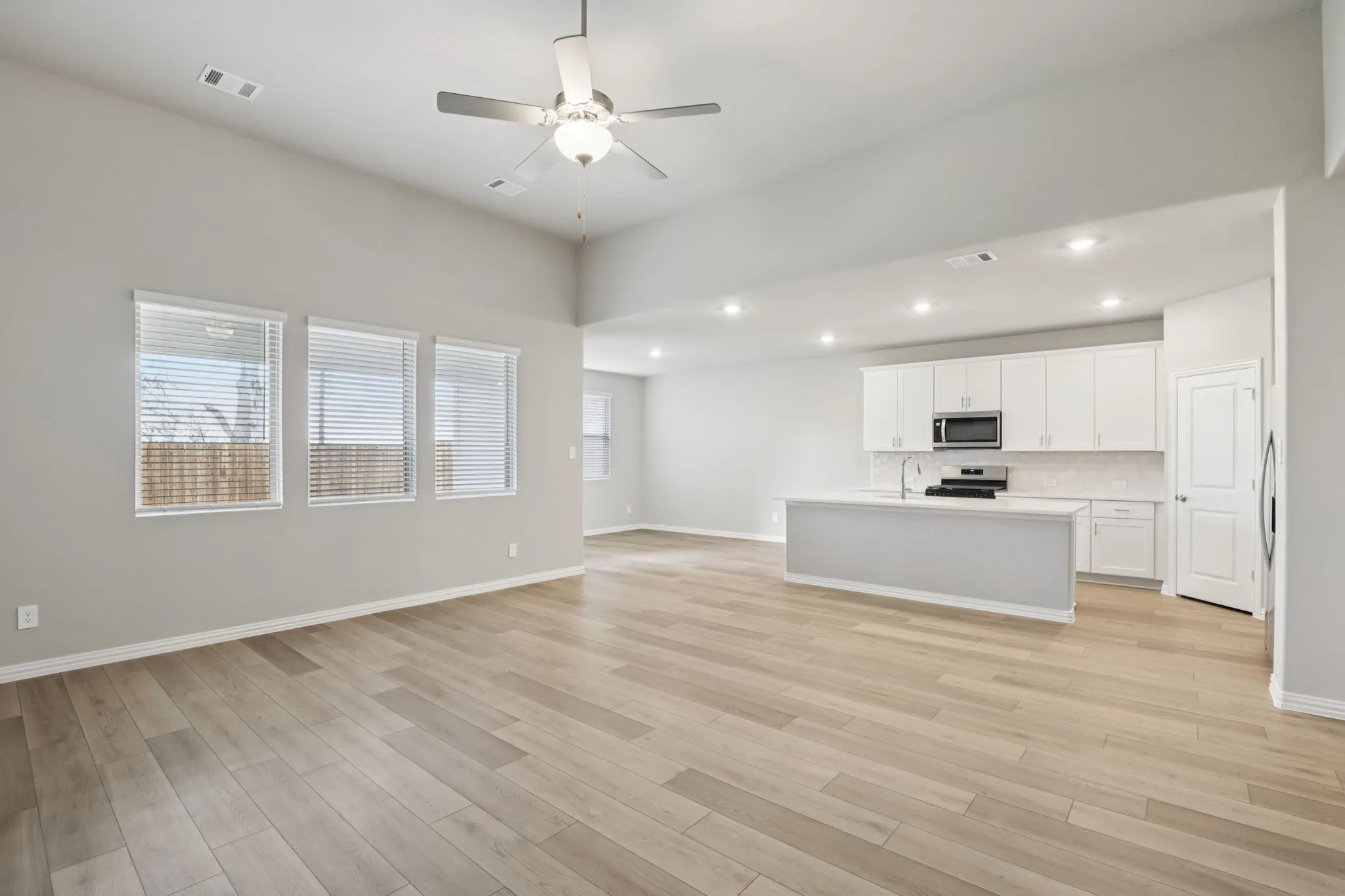  Photo is not of the actual home, but is an inspirational photo of builder’s model home and may depict options, furnishings, and/or decorator features that are not included.

