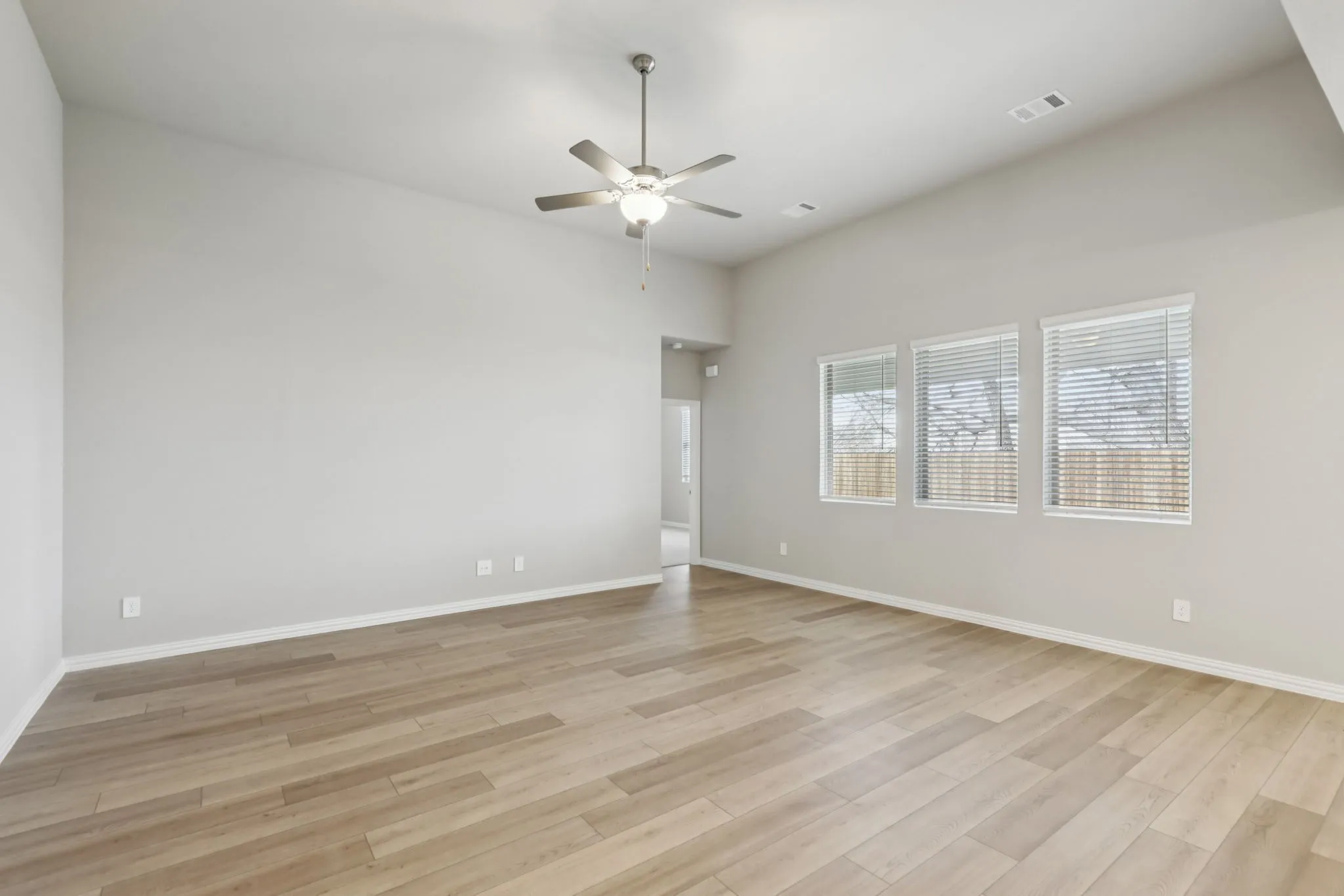  Photo is not of the actual home, but is an inspirational photo of builder’s model home and may depict options, furnishings, and/or decorator features that are not included.
