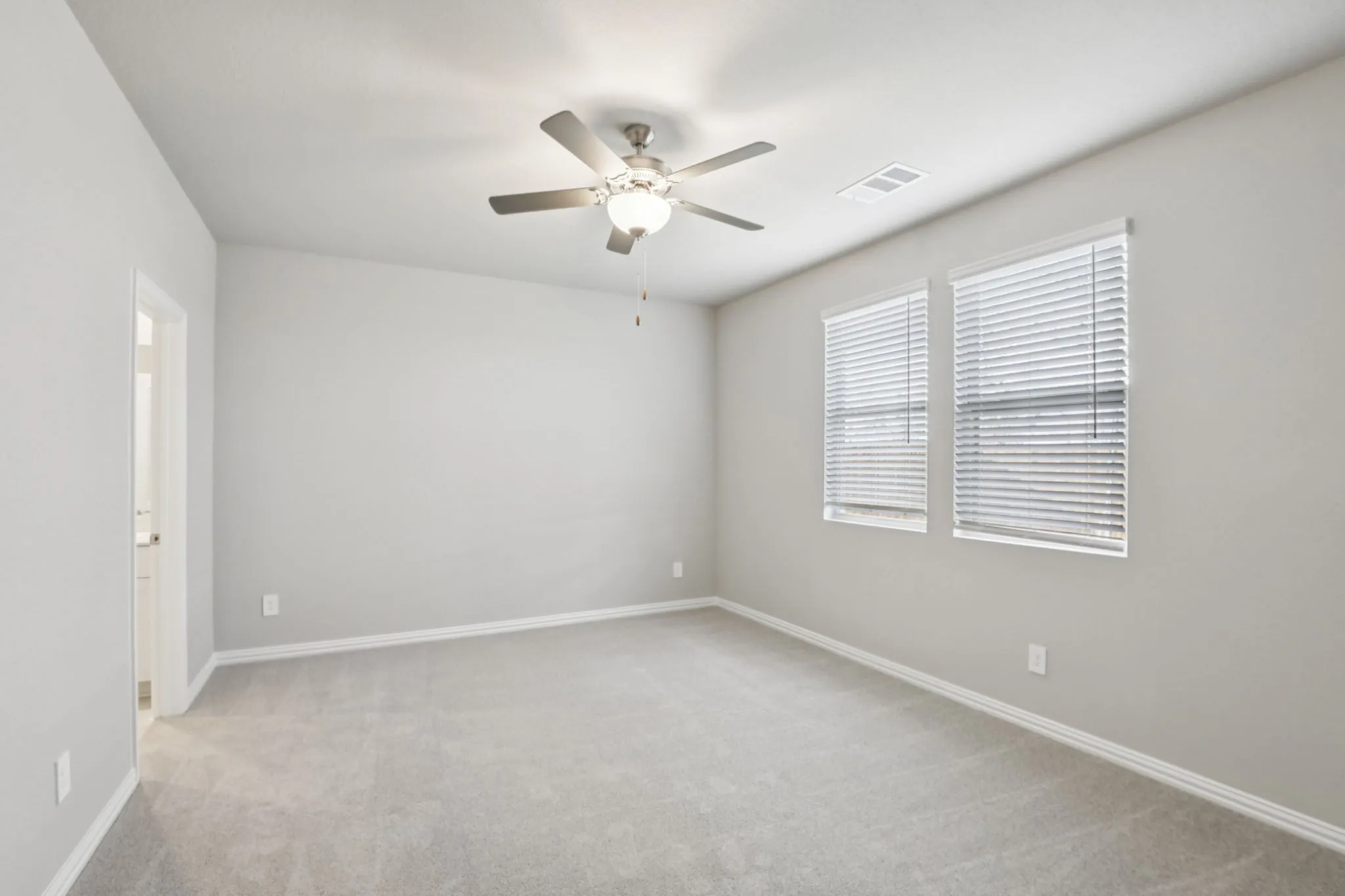  Photo is not of the actual home, but is an inspirational photo of builder’s model home and may depict options, furnishings, and/or decorator features that are not included.
