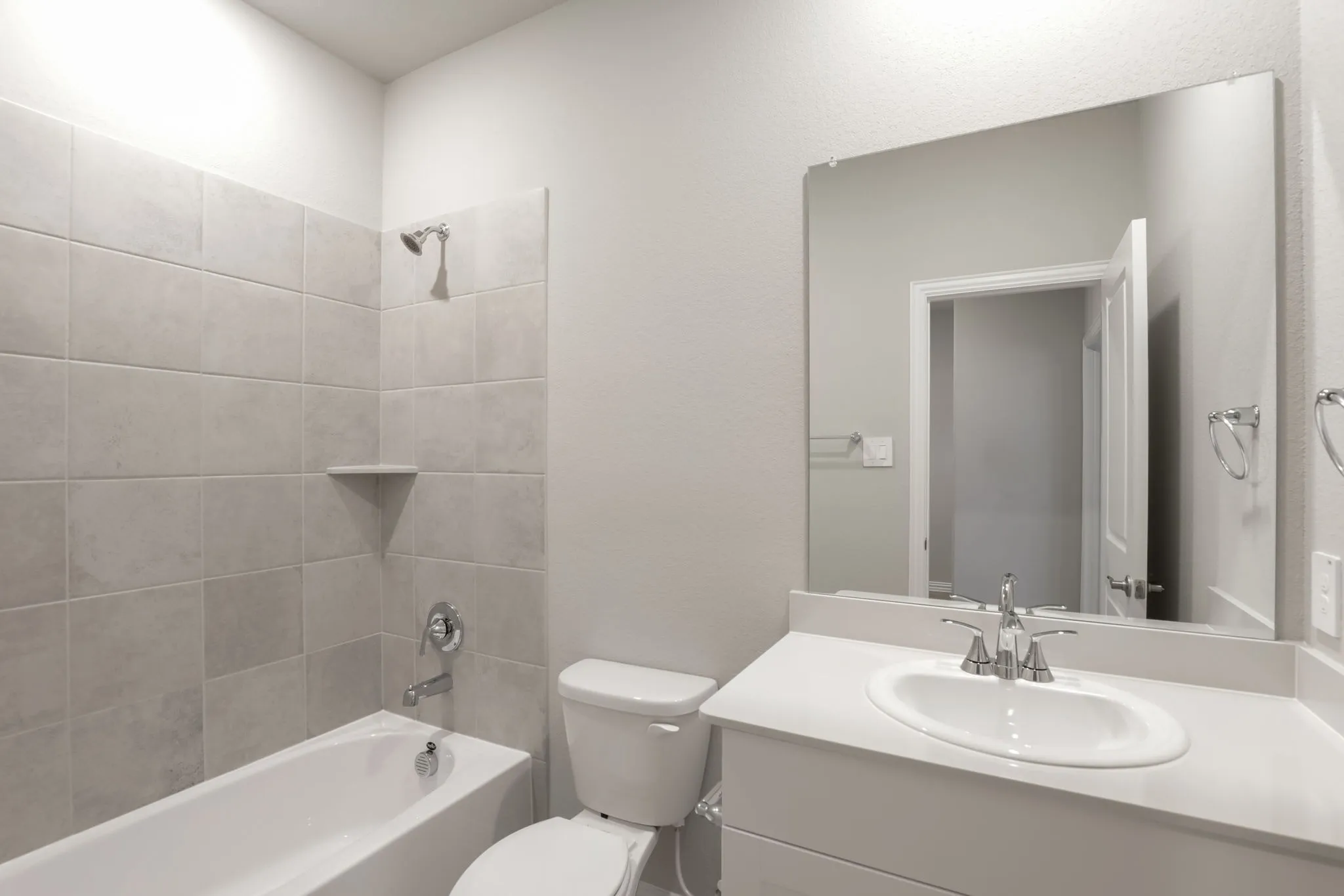  Photo is not of the actual home, but is an inspirational photo of builder’s model home and may depict options, furnishings, and/or decorator features that are not included.
