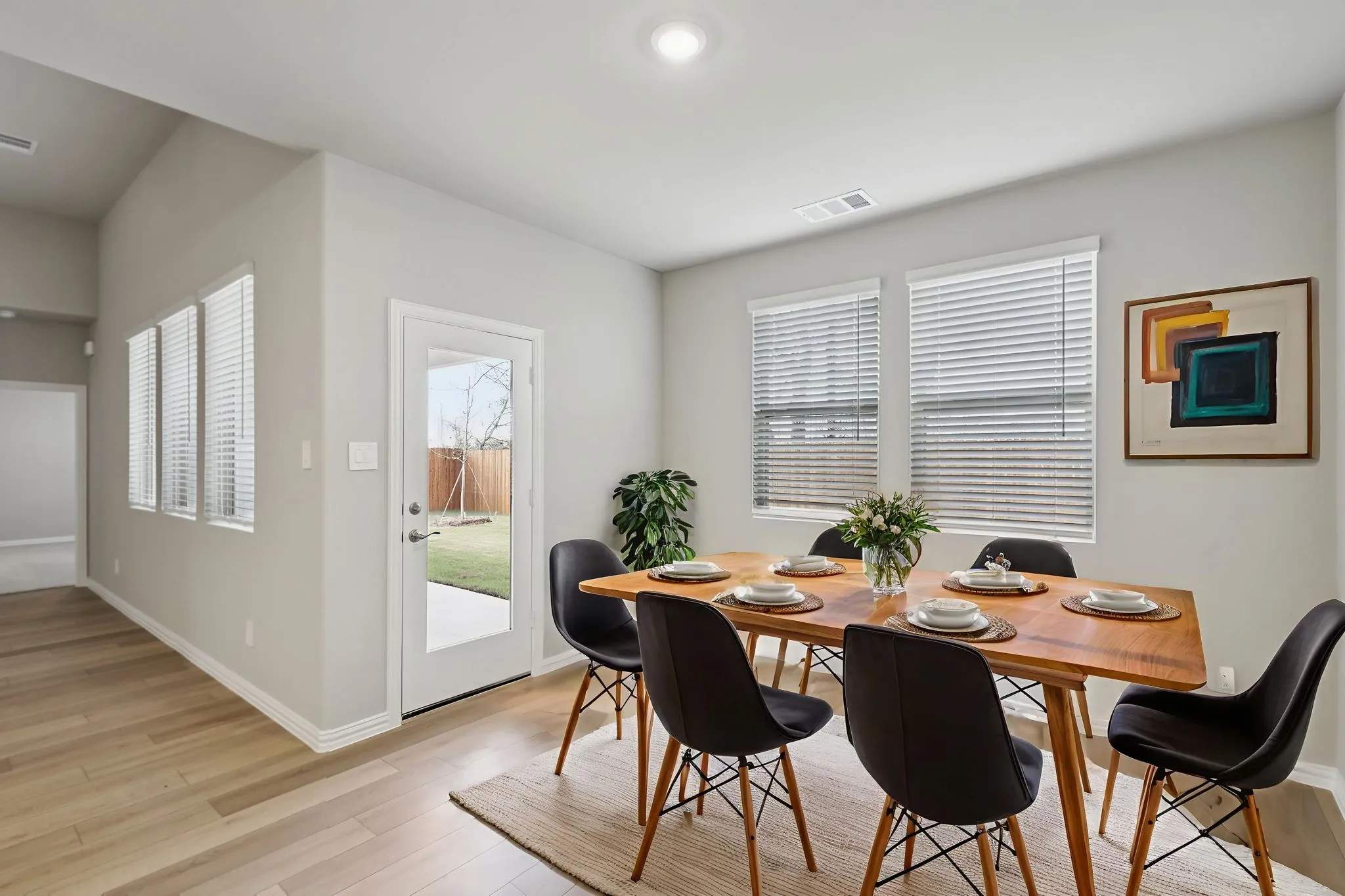  Photo is not of the actual home, but is an inspirational photo of builder’s model home and may depict options, furnishings, and/or decorator features that are not included.
