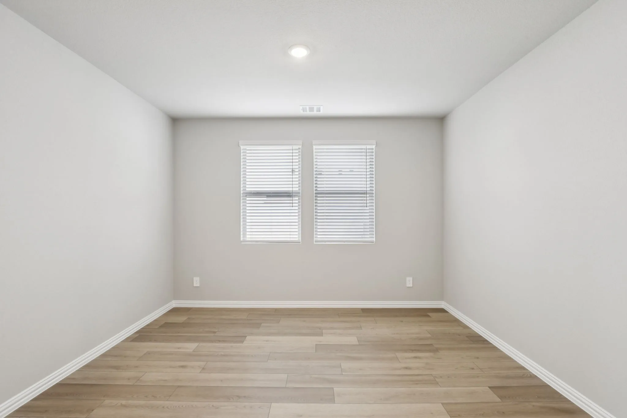  Photo is not of the actual home, but is an inspirational photo of builder’s model home and may depict options, furnishings, and/or decorator features that are not included.
