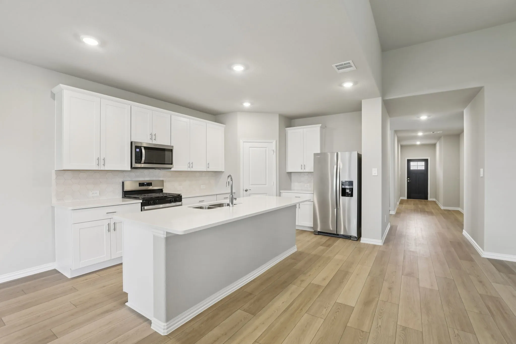  Photo is not of the actual home, but is an inspirational photo of builder’s model home and may depict options, furnishings, and/or decorator features that are not included.
