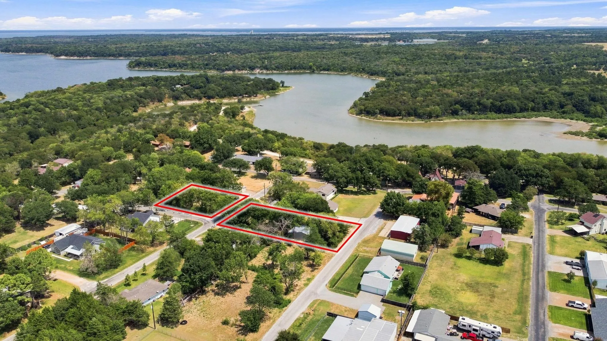Single Family Residence For Sale in Grayson County , 288 Clayton Drive, Pottsboro, Texas 75076, 2 Bedroom, 2 Bathroom, Garage spaces, 1,462 Sqft, built in 2007, mls#21369261, Real Estate Agent in Pottsboro, Homes For Sale in Grayson county, Homes For Sale in Pottsboro, Realtor in Pottsboro Texas, Real Estate Brokerage Independent Realty Texas, Luminita Cordes Realtor