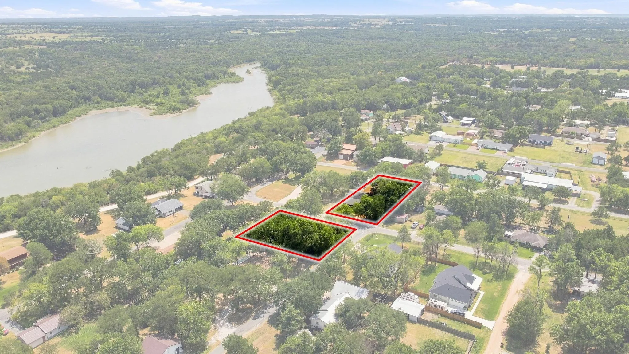 Single Family Residence For Sale in Grayson County , 288 Clayton Drive, Pottsboro, Texas 75076, 2 Bedroom, 2 Bathroom, Garage spaces, 1,462 Sqft, built in 2007, mls#21369261, Real Estate Agent in Pottsboro, Homes For Sale in Grayson county, Homes For Sale in Pottsboro, Realtor in Pottsboro Texas, Real Estate Brokerage Independent Realty Texas, Luminita Cordes Realtor