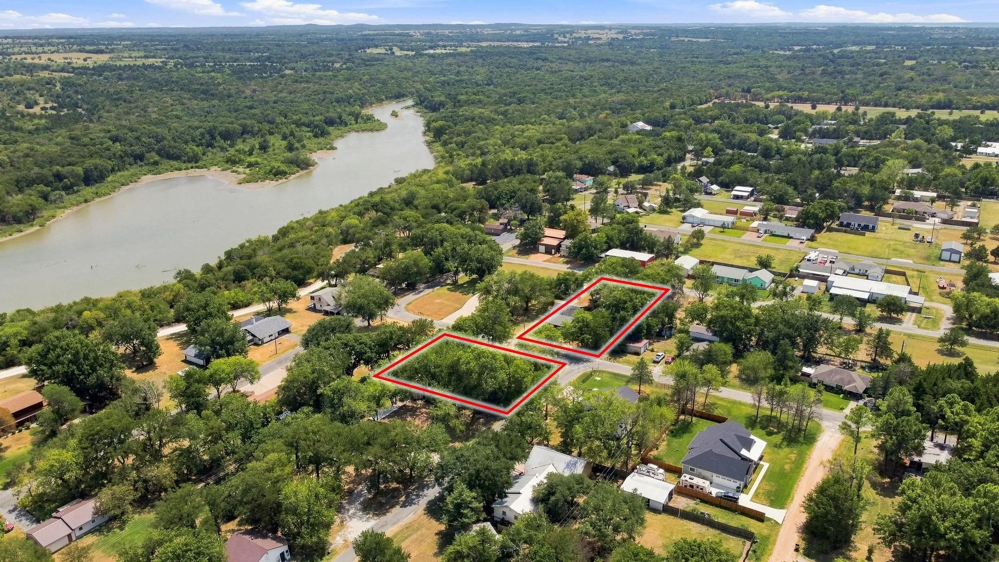 Single Family Residence For Sale in Grayson County , 288 Clayton Drive, Pottsboro, Texas 75076, 2 Bedroom, 2 Bathroom, Garage spaces, 1,462 Sqft, built in 2007, mls#21369261, Real Estate Agent in Pottsboro, Homes For Sale in Grayson county, Homes For Sale in Pottsboro, Realtor in Pottsboro Texas, Real Estate Brokerage Independent Realty Texas, Luminita Cordes Realtor