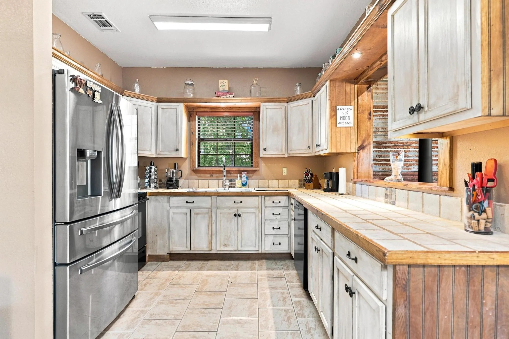 Single Family Residence For Sale in Grayson County , 288 Clayton Drive, Pottsboro, Texas 75076, 2 Bedroom, 2 Bathroom, Garage spaces, 1,462 Sqft, built in 2007, mls#21369261, Real Estate Agent in Pottsboro, Homes For Sale in Grayson county, Homes For Sale in Pottsboro, Realtor in Pottsboro Texas, Real Estate Brokerage Independent Realty Texas, Luminita Cordes Realtor