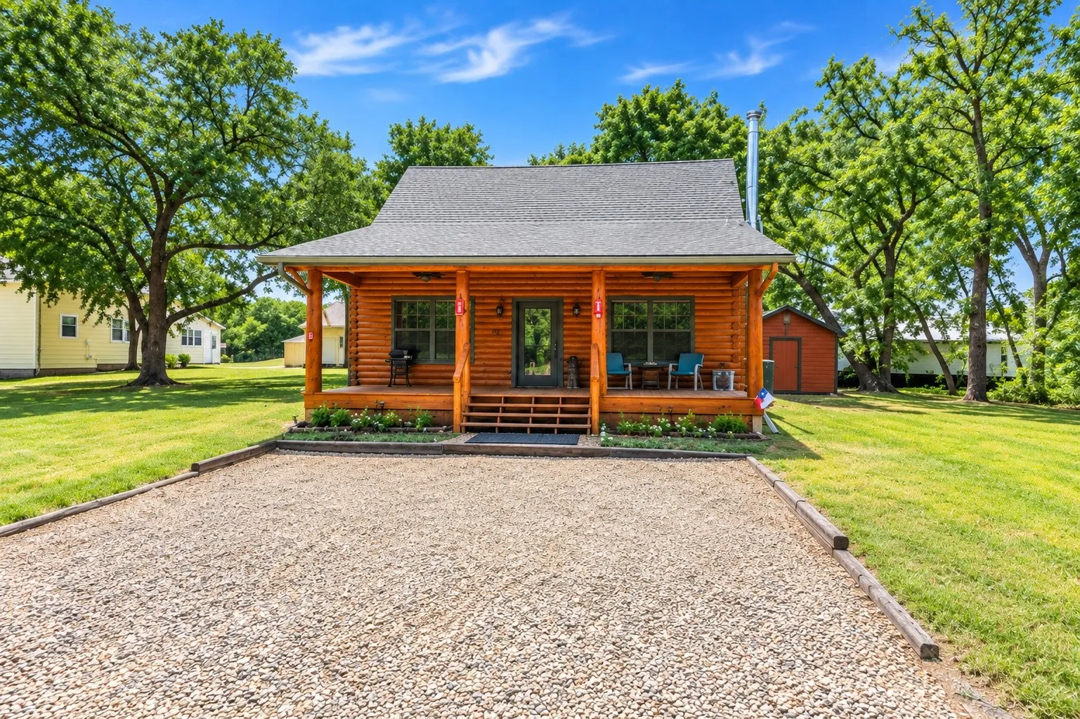 Single Family Residence For Sale in Grayson County , 288 Clayton Drive, Pottsboro, Texas 75076, 2 Bedroom, 2 Bathroom, Garage spaces, 1,462 Sqft, built in 2007, mls#21369261, Real Estate Agent in Pottsboro, Homes For Sale in Grayson county, Homes For Sale in Pottsboro, Realtor in Pottsboro Texas, Real Estate Brokerage Independent Realty Texas, Luminita Cordes Realtor