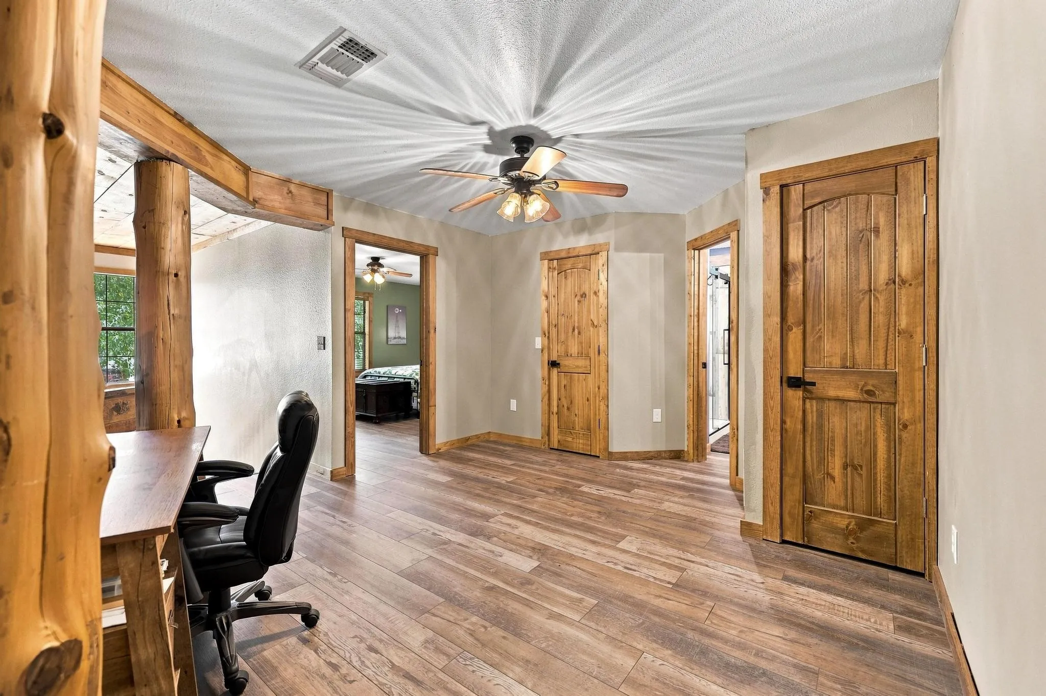 Single Family Residence For Sale in Grayson County , 288 Clayton Drive, Pottsboro, Texas 75076, 2 Bedroom, 2 Bathroom, Garage spaces, 1,462 Sqft, built in 2007, mls#21369261, Real Estate Agent in Pottsboro, Homes For Sale in Grayson county, Homes For Sale in Pottsboro, Realtor in Pottsboro Texas, Real Estate Brokerage Independent Realty Texas, Luminita Cordes Realtor
