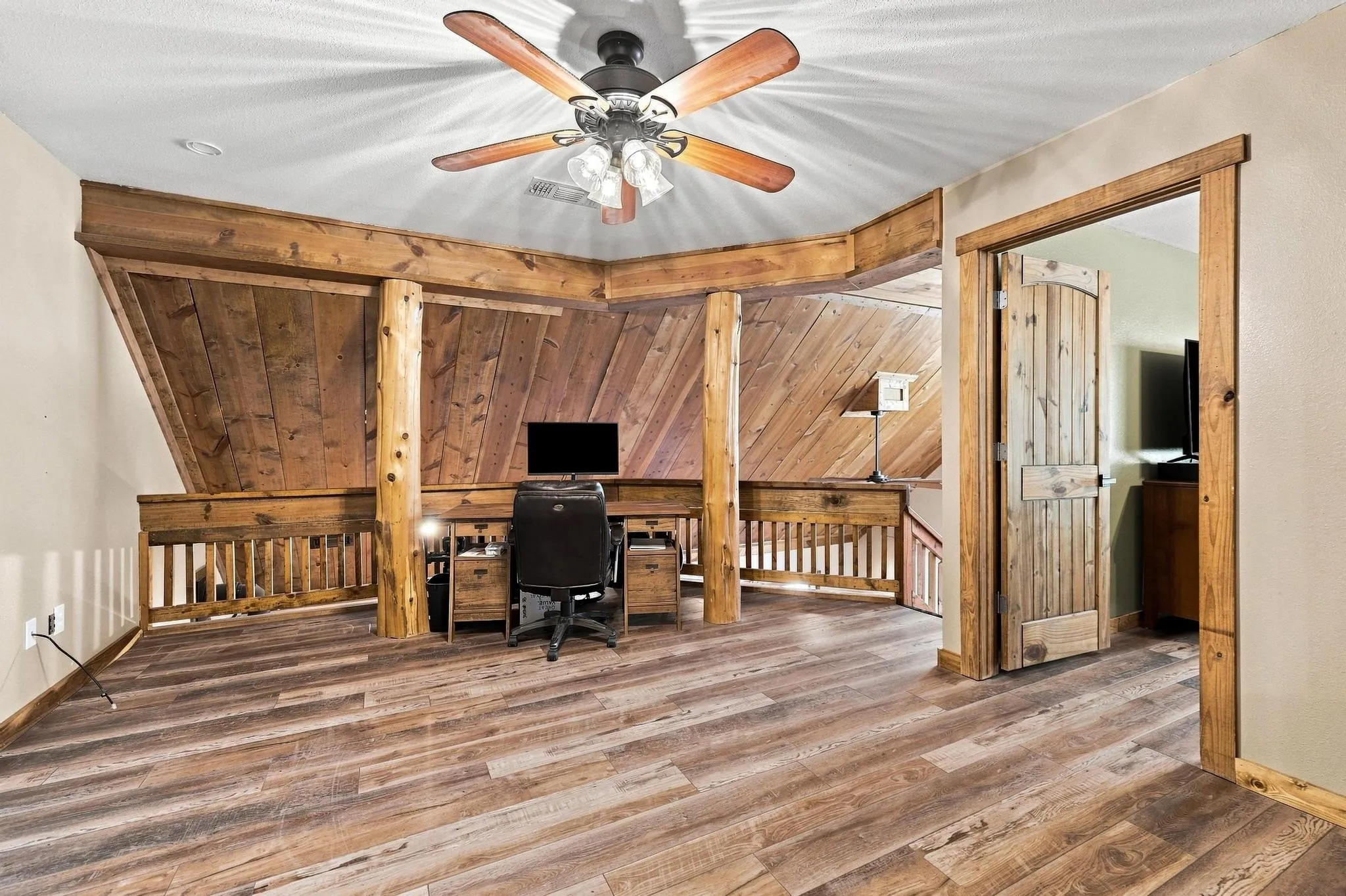 Single Family Residence For Sale in Grayson County , 288 Clayton Drive, Pottsboro, Texas 75076, 2 Bedroom, 2 Bathroom, Garage spaces, 1,462 Sqft, built in 2007, mls#21369261, Real Estate Agent in Pottsboro, Homes For Sale in Grayson county, Homes For Sale in Pottsboro, Realtor in Pottsboro Texas, Real Estate Brokerage Independent Realty Texas, Luminita Cordes Realtor