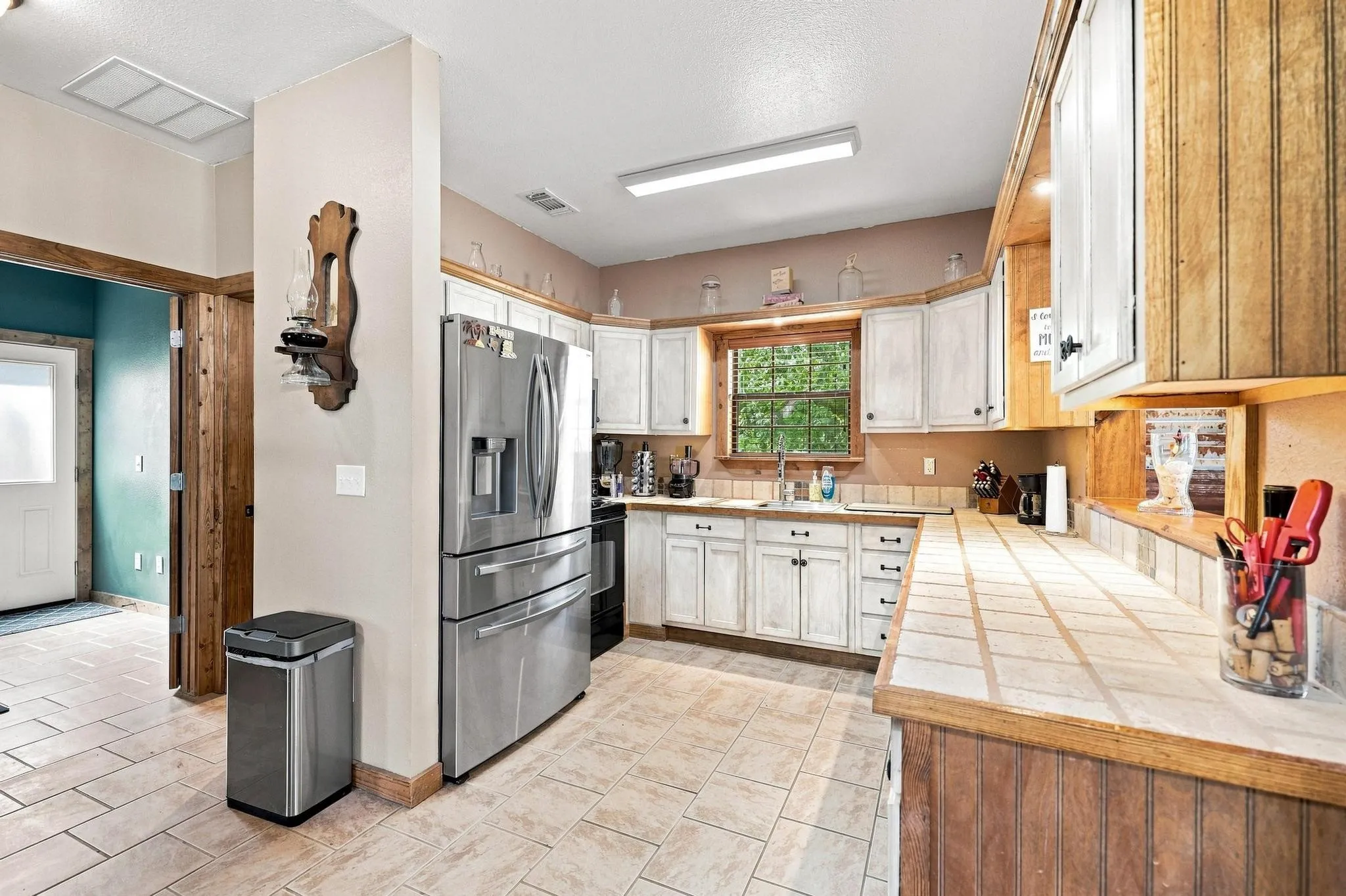 Single Family Residence For Sale in Grayson County , 288 Clayton Drive, Pottsboro, Texas 75076, 2 Bedroom, 2 Bathroom, Garage spaces, 1,462 Sqft, built in 2007, mls#21369261, Real Estate Agent in Pottsboro, Homes For Sale in Grayson county, Homes For Sale in Pottsboro, Realtor in Pottsboro Texas, Real Estate Brokerage Independent Realty Texas, Luminita Cordes Realtor