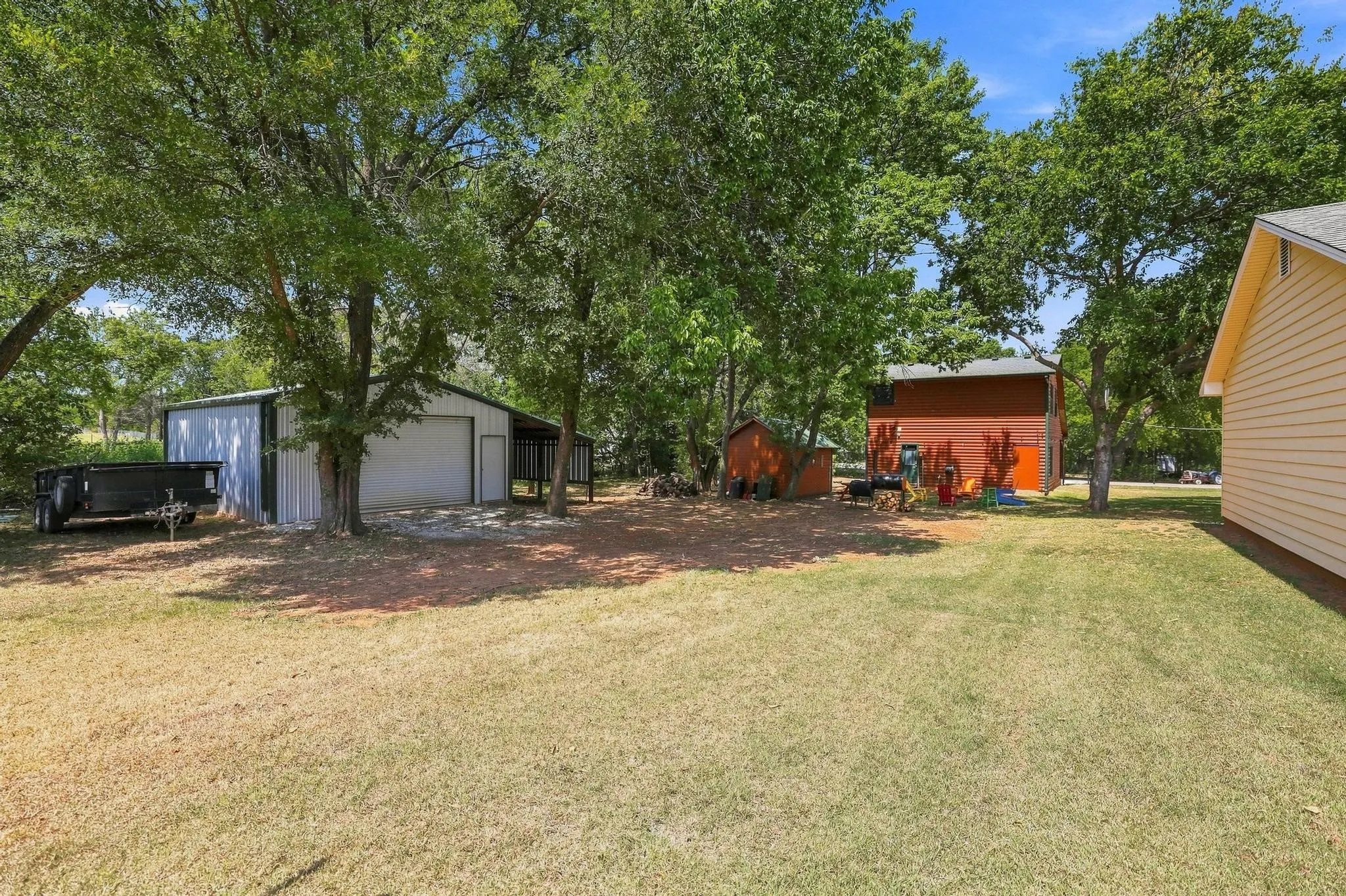 Single Family Residence For Sale in Grayson County , 288 Clayton Drive, Pottsboro, Texas 75076, 2 Bedroom, 2 Bathroom, Garage spaces, 1,462 Sqft, built in 2007, mls#21369261, Real Estate Agent in Pottsboro, Homes For Sale in Grayson county, Homes For Sale in Pottsboro, Realtor in Pottsboro Texas, Real Estate Brokerage Independent Realty Texas, Luminita Cordes Realtor