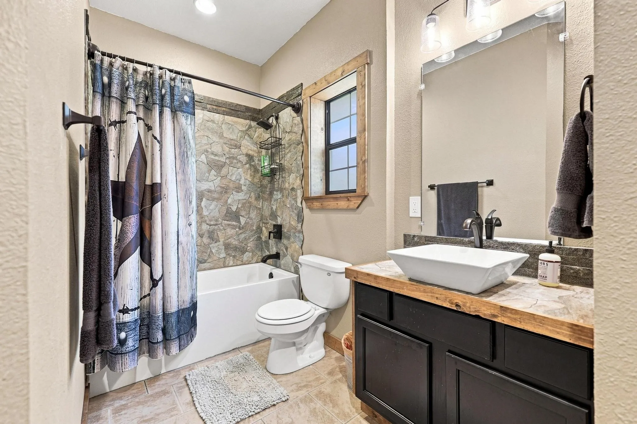 Single Family Residence For Sale in Grayson County , 288 Clayton Drive, Pottsboro, Texas 75076, 2 Bedroom, 2 Bathroom, Garage spaces, 1,462 Sqft, built in 2007, mls#21369261, Real Estate Agent in Pottsboro, Homes For Sale in Grayson county, Homes For Sale in Pottsboro, Realtor in Pottsboro Texas, Real Estate Brokerage Independent Realty Texas, Luminita Cordes Realtor