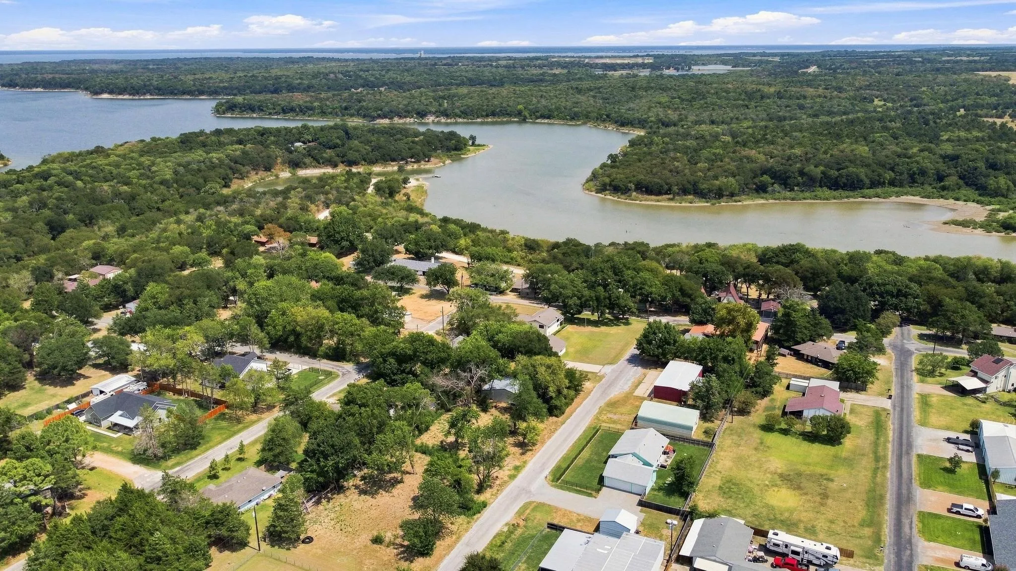 Single Family Residence For Sale in Grayson County , 288 Clayton Drive, Pottsboro, Texas 75076, 2 Bedroom, 2 Bathroom, Garage spaces, 1,462 Sqft, built in 2007, mls#21369261, Real Estate Agent in Pottsboro, Homes For Sale in Grayson county, Homes For Sale in Pottsboro, Realtor in Pottsboro Texas, Real Estate Brokerage Independent Realty Texas, Luminita Cordes Realtor