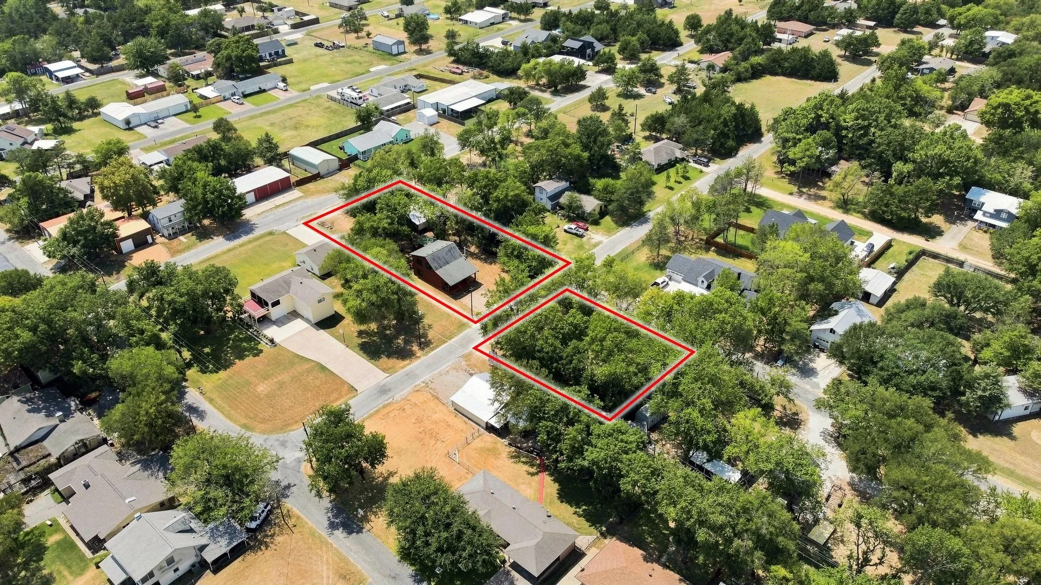 Single Family Residence For Sale in Grayson County , 288 Clayton Drive, Pottsboro, Texas 75076, 2 Bedroom, 2 Bathroom, Garage spaces, 1,462 Sqft, built in 2007, mls#21369261, Real Estate Agent in Pottsboro, Homes For Sale in Grayson county, Homes For Sale in Pottsboro, Realtor in Pottsboro Texas, Real Estate Brokerage Independent Realty Texas, Luminita Cordes Realtor