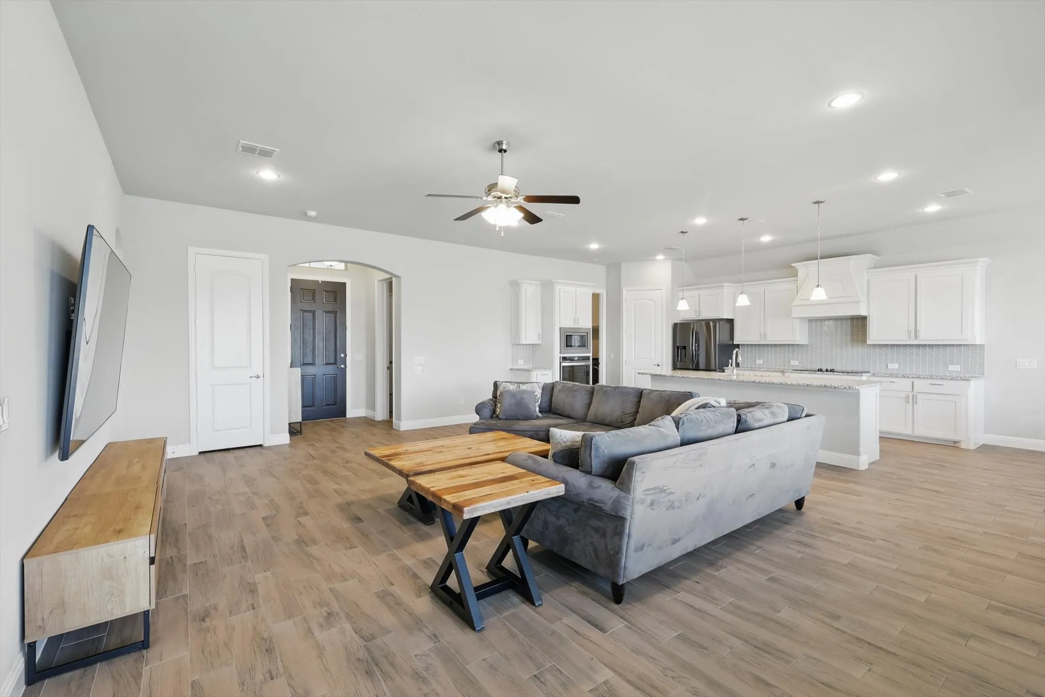 Single Family Residence For Rent in Collin County , 4303 Juniper Lane, Melissa, Texas 75454, 4 Bedroom, 2 Bathroom, 2 Garage spaces, 2,216 Sqft, built in 2019, mls#21372258, Real Estate Agent in Melissa, Homes For Rent in Collin county, Homes For Rent in Melissa, Realtor in Melissa Texas, Real Estate Brokerage Independent Realty Texas, Luminita Cordes Realtor