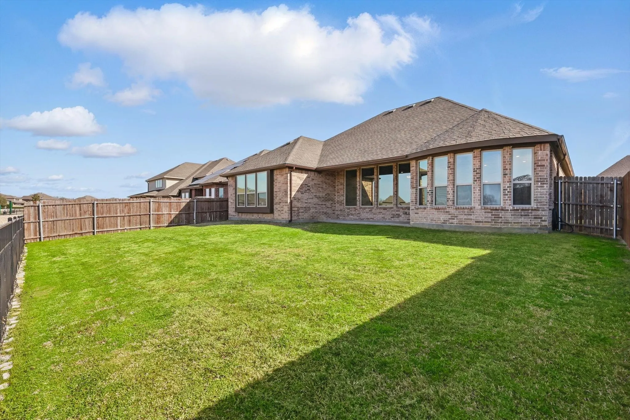 Single Family Residence For Rent in Collin County , 4303 Juniper Lane, Melissa, Texas 75454, 4 Bedroom, 2 Bathroom, 2 Garage spaces, 2,216 Sqft, built in 2019, mls#21372258, Real Estate Agent in Melissa, Homes For Rent in Collin county, Homes For Rent in Melissa, Realtor in Melissa Texas, Real Estate Brokerage Independent Realty Texas, Luminita Cordes Realtor