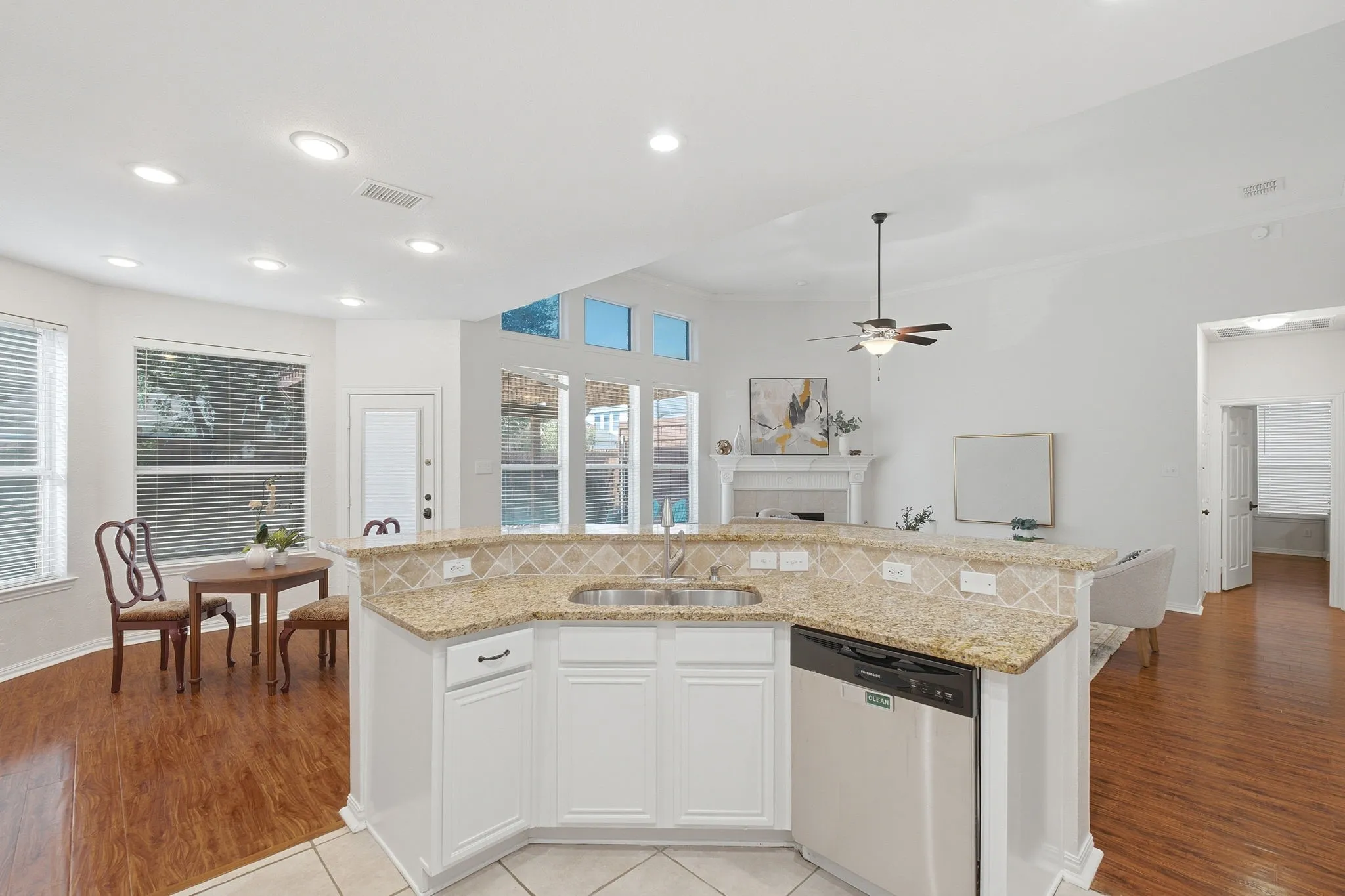 Single Family Residence For Sale in Denton County , 1667 Idlewild Drive, Frisco, Texas 75036, 4 Bedroom, 3 Bathroom, 3 Garage spaces, 2,862 Sqft, built in 1999, mls#21357408, Real Estate Agent in Frisco, Homes For Sale in Denton county, Homes For Sale in Frisco, Realtor in Frisco Texas, Real Estate Brokerage Independent Realty Texas, Luminita Cordes Realtor