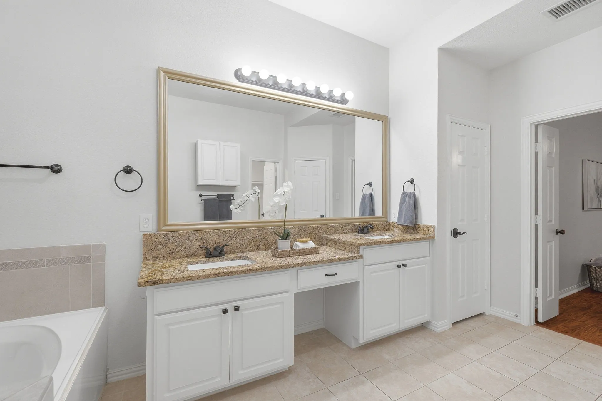 Single Family Residence For Sale in Denton County , 1667 Idlewild Drive, Frisco, Texas 75036, 4 Bedroom, 3 Bathroom, 3 Garage spaces, 2,862 Sqft, built in 1999, mls#21357408, Real Estate Agent in Frisco, Homes For Sale in Denton county, Homes For Sale in Frisco, Realtor in Frisco Texas, Real Estate Brokerage Independent Realty Texas, Luminita Cordes Realtor
