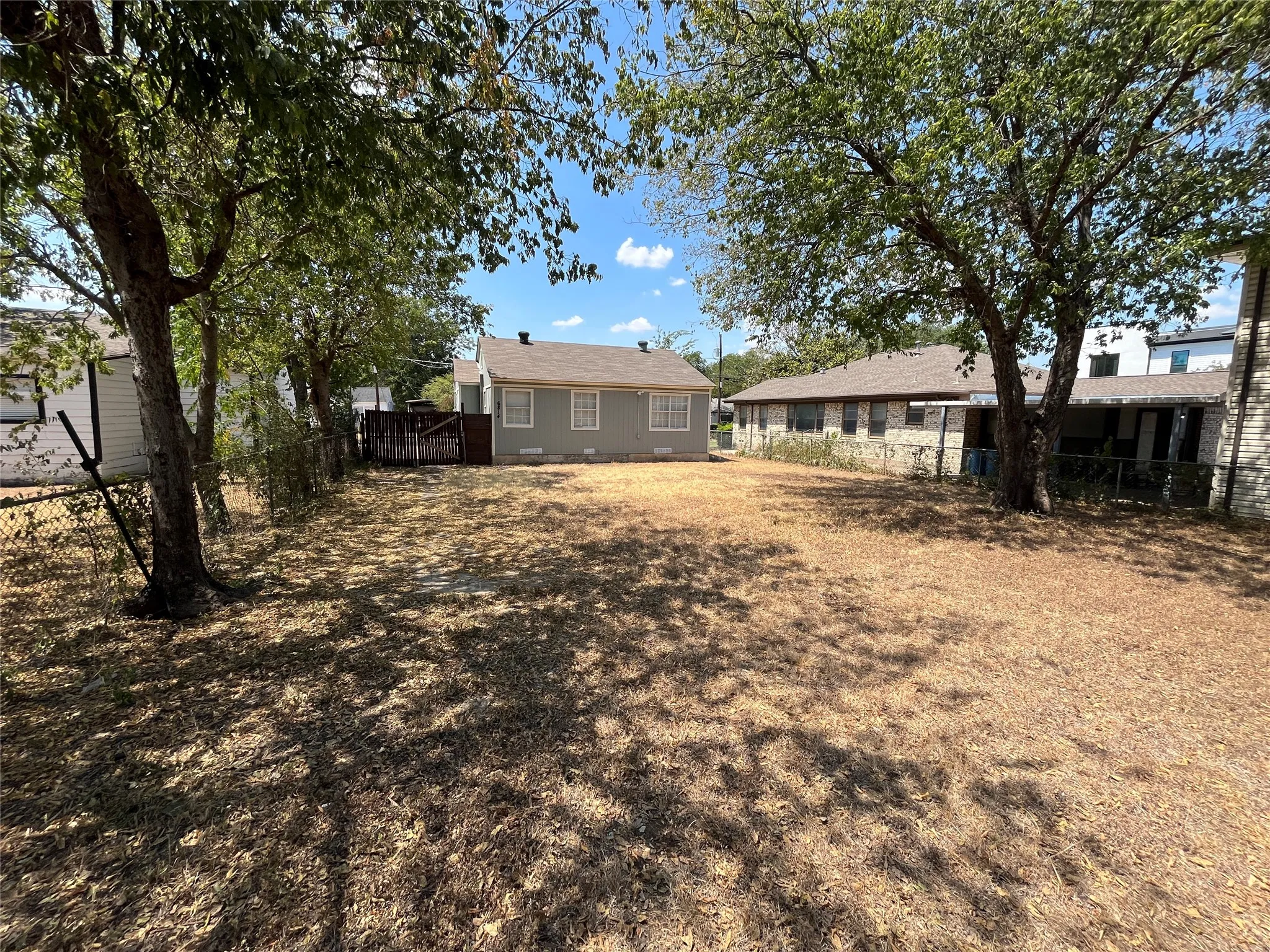 Single Family Residence For Rent in Dallas County , 6814 Lockheed Avenue, Dallas, Texas 75209, 2 Bedroom, 1 Bathroom, Garage spaces, 796 Sqft, built in 1944, mls#21368120, Real Estate Agent in Dallas, Homes For Rent in Dallas county, Homes For Rent in Dallas, Realtor in Dallas Texas, Real Estate Brokerage Independent Realty Texas, Luminita Cordes Realtor