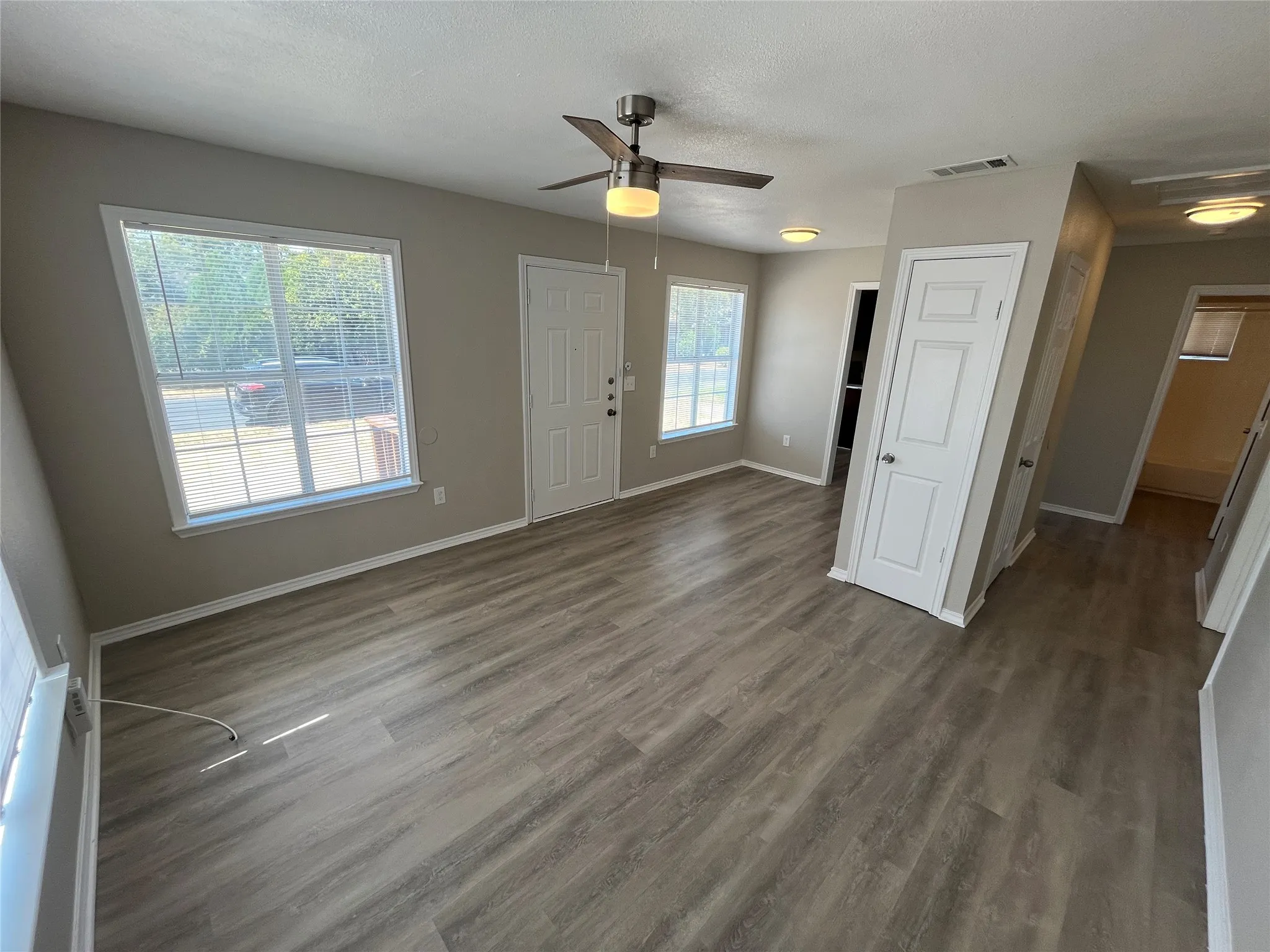 Single Family Residence For Rent in Dallas County , 6814 Lockheed Avenue, Dallas, Texas 75209, 2 Bedroom, 1 Bathroom, Garage spaces, 796 Sqft, built in 1944, mls#21368120, Real Estate Agent in Dallas, Homes For Rent in Dallas county, Homes For Rent in Dallas, Realtor in Dallas Texas, Real Estate Brokerage Independent Realty Texas, Luminita Cordes Realtor