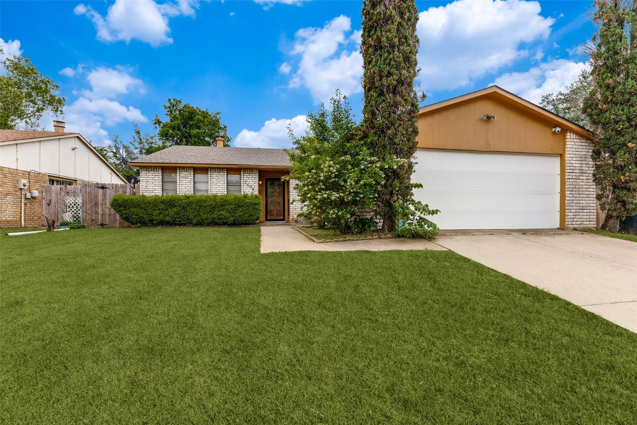 Single Family Residence For Rent in Tarrant County , 7504 Portman Avenue, Fort Worth, Texas 76112, 3 Bedroom, 2 Bathroom, 2 Garage spaces, 1,723 Sqft, built in 1978, mls#21372060, Real Estate Agent in Fort Worth, Homes For Rent in Tarrant county, Homes For Rent in Fort Worth, Realtor in Fort Worth Texas, Real Estate Brokerage Independent Realty Texas, Luminita Cordes Realtor