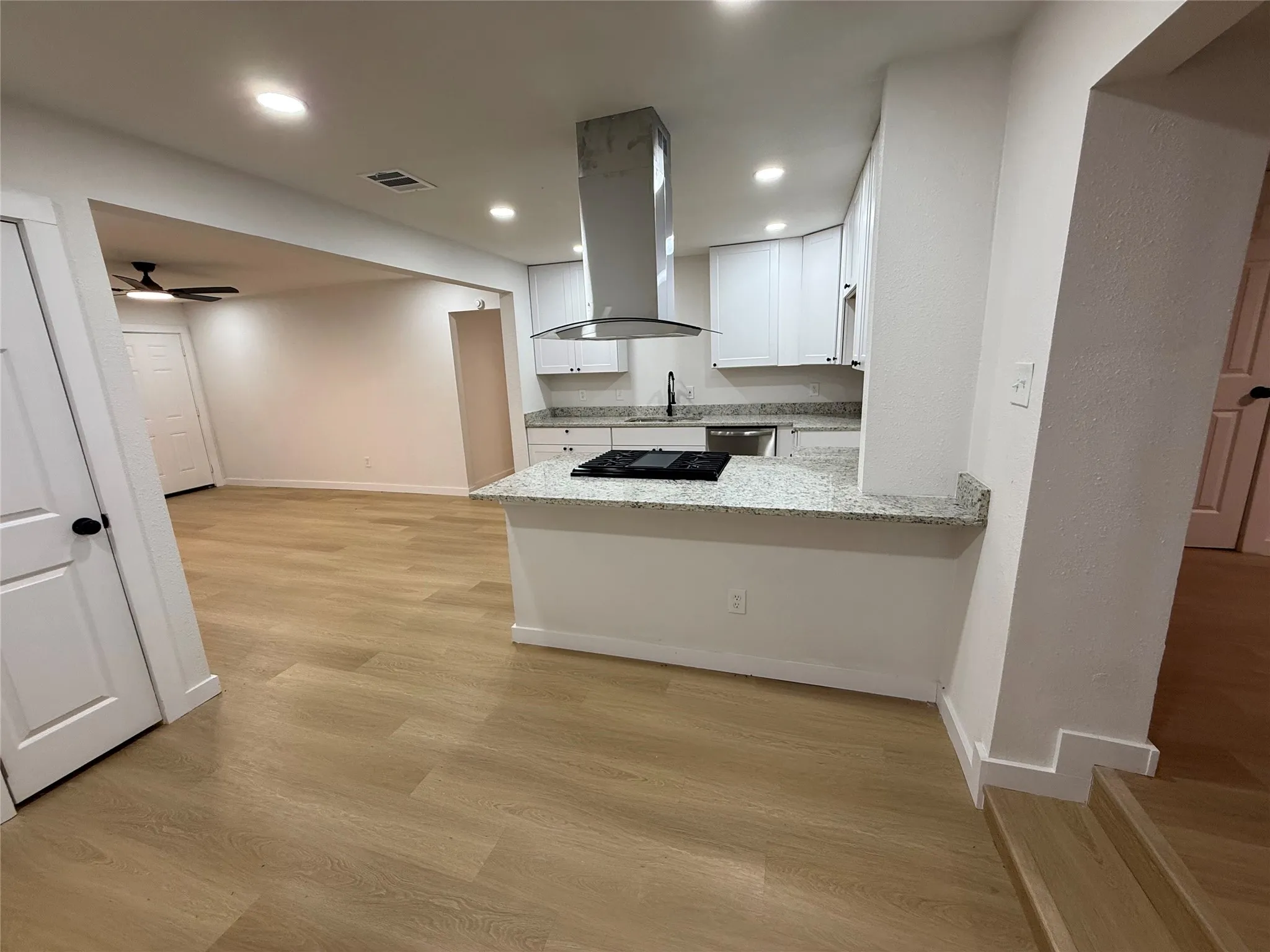 Single Family Residence For Rent in Dallas County , 1918 Proctor Drive, Grand Prairie, Texas 75051, 4 Bedroom, 2 Bathroom, Garage spaces, 1,690 Sqft, built in 1956, mls#21372269, Real Estate Agent in Grand Prairie, Homes For Rent in Dallas county, Homes For Rent in Grand Prairie, Realtor in Grand Prairie Texas, Real Estate Brokerage Independent Realty Texas, Luminita Cordes Realtor