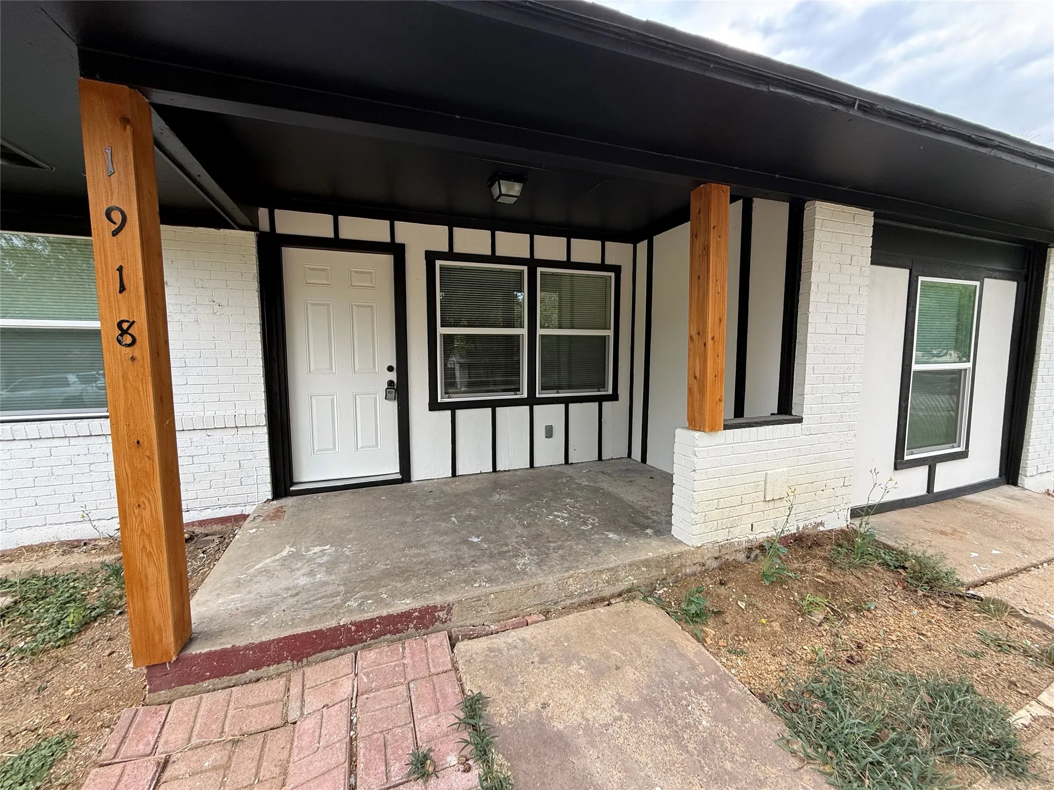 Single Family Residence For Rent in Dallas County , 1918 Proctor Drive, Grand Prairie, Texas 75051, 4 Bedroom, 2 Bathroom, Garage spaces, 1,690 Sqft, built in 1956, mls#21372269, Real Estate Agent in Grand Prairie, Homes For Rent in Dallas county, Homes For Rent in Grand Prairie, Realtor in Grand Prairie Texas, Real Estate Brokerage Independent Realty Texas, Luminita Cordes Realtor