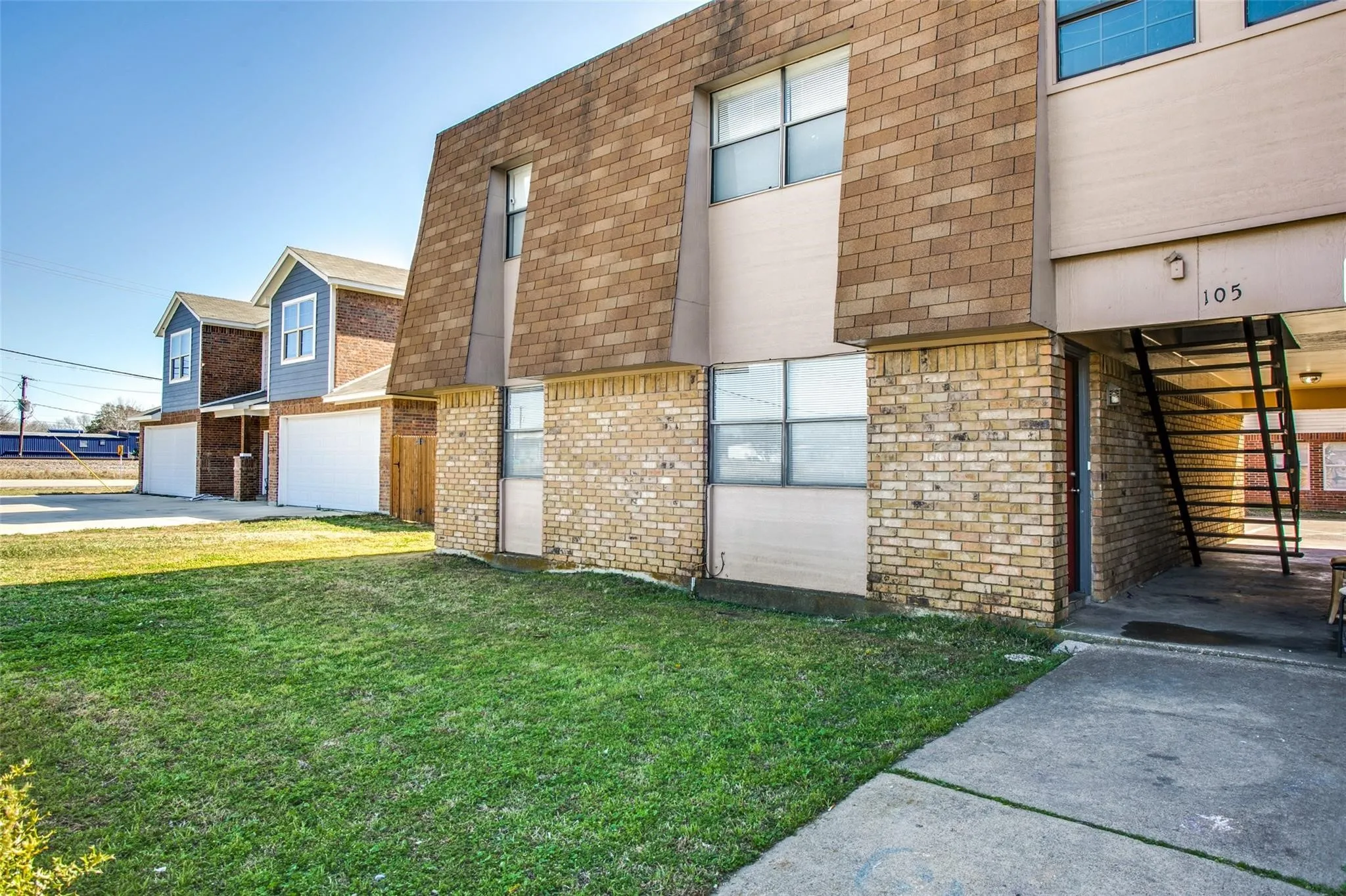 Townhouse For Rent in Tarrant County , 105 Peach Street B, Crowley, Texas 76036, 2 Bedroom, 1 Bathroom, 2 Garage spaces, 968 Sqft, built in 1980, mls#21372280, Real Estate Agent in Crowley, Homes For Rent in Tarrant county, Homes For Rent in Crowley, Realtor in Crowley Texas, Real Estate Brokerage Independent Realty Texas, Luminita Cordes Realtor