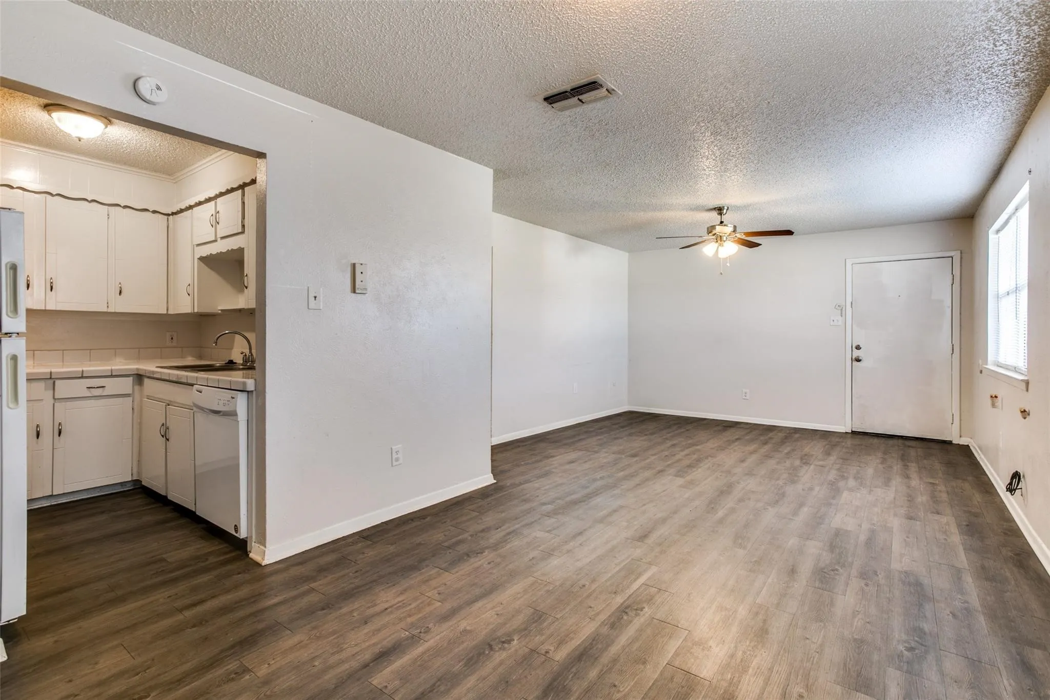 Townhouse For Rent in Tarrant County , 105 Peach Street B, Crowley, Texas 76036, 2 Bedroom, 1 Bathroom, 2 Garage spaces, 968 Sqft, built in 1980, mls#21372280, Real Estate Agent in Crowley, Homes For Rent in Tarrant county, Homes For Rent in Crowley, Realtor in Crowley Texas, Real Estate Brokerage Independent Realty Texas, Luminita Cordes Realtor