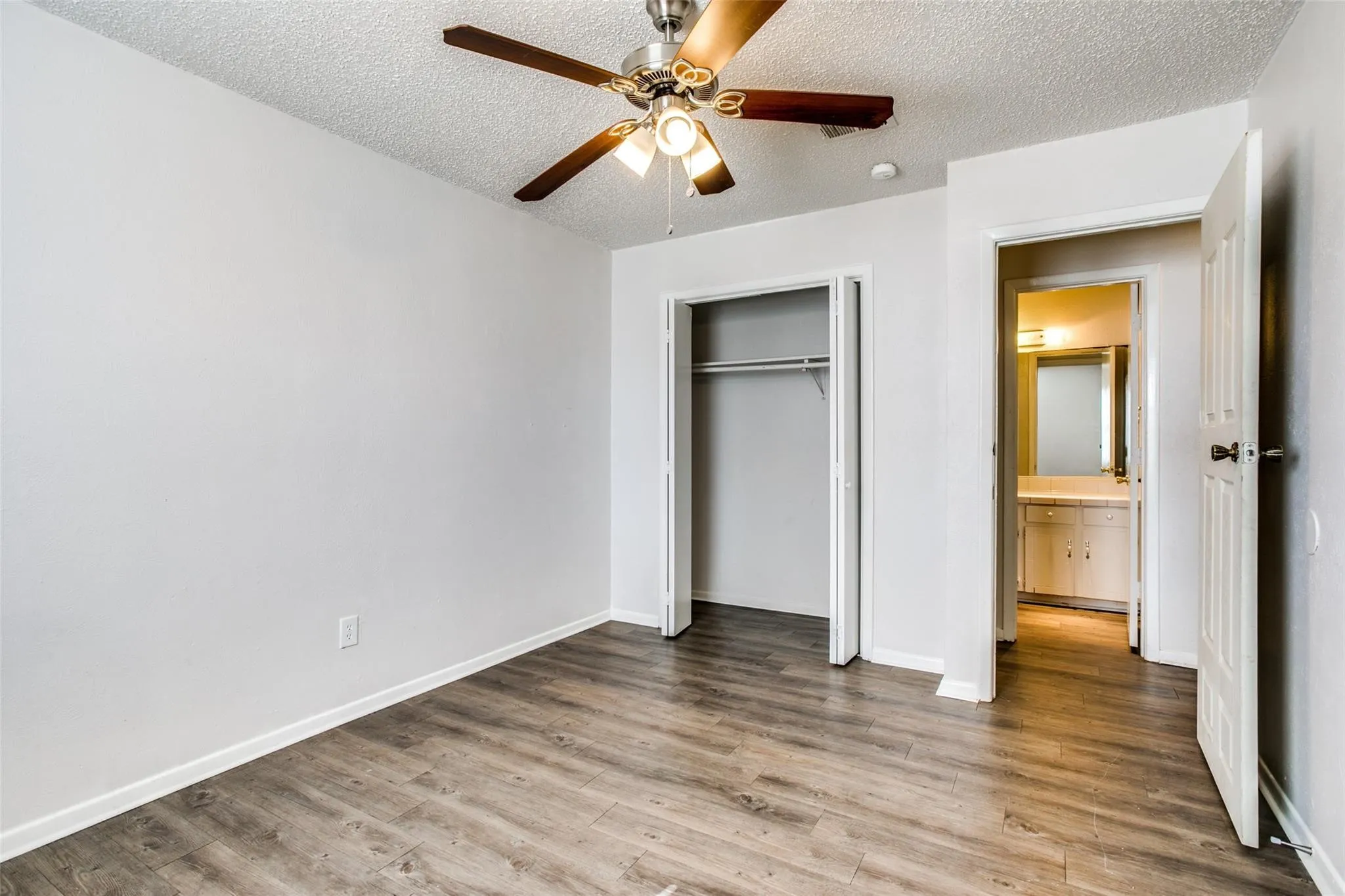 Townhouse For Rent in Tarrant County , 105 Peach Street B, Crowley, Texas 76036, 2 Bedroom, 1 Bathroom, 2 Garage spaces, 968 Sqft, built in 1980, mls#21372280, Real Estate Agent in Crowley, Homes For Rent in Tarrant county, Homes For Rent in Crowley, Realtor in Crowley Texas, Real Estate Brokerage Independent Realty Texas, Luminita Cordes Realtor