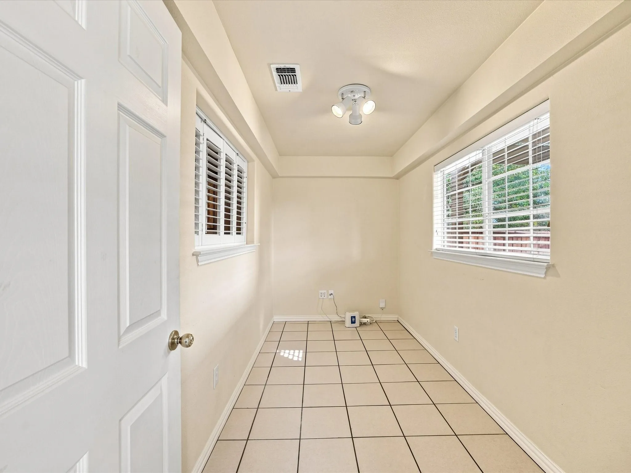 Single Family Residence For Sale in Ellis County , 510 Hanover Drive, Waxahachie, Texas 75165, 3 Bedroom, 2 Bathroom, 2 Garage spaces, 1,868 Sqft, built in 1999, mls#21370621, Real Estate Agent in Waxahachie, Homes For Sale in Ellis county, Homes For Sale in Waxahachie, Realtor in Waxahachie Texas, Real Estate Brokerage Independent Realty Texas, Luminita Cordes Realtor