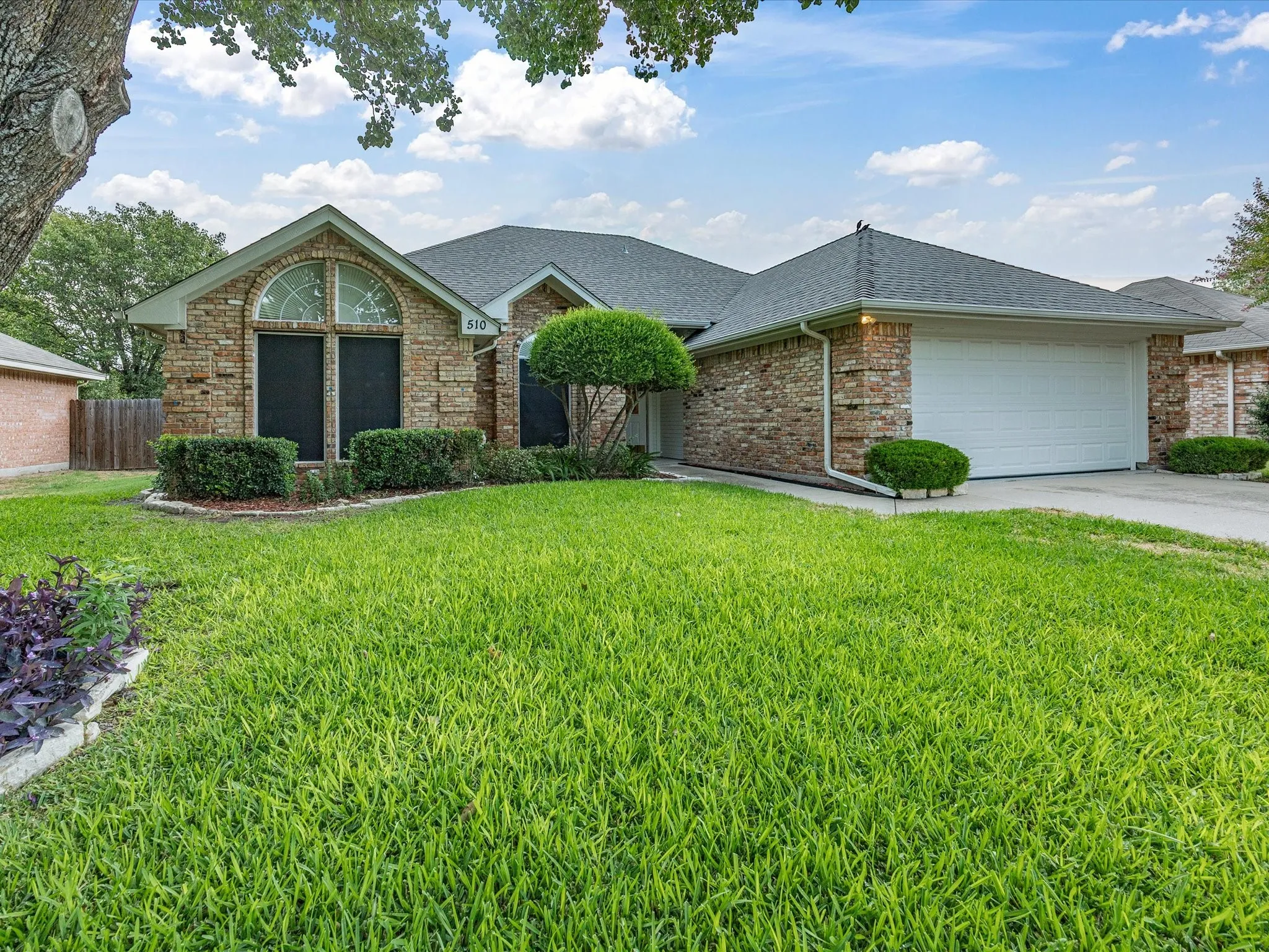 Single Family Residence For Sale in Ellis County , 510 Hanover Drive, Waxahachie, Texas 75165, 3 Bedroom, 2 Bathroom, 2 Garage spaces, 1,868 Sqft, built in 1999, mls#21370621, Real Estate Agent in Waxahachie, Homes For Sale in Ellis county, Homes For Sale in Waxahachie, Realtor in Waxahachie Texas, Real Estate Brokerage Independent Realty Texas, Luminita Cordes Realtor