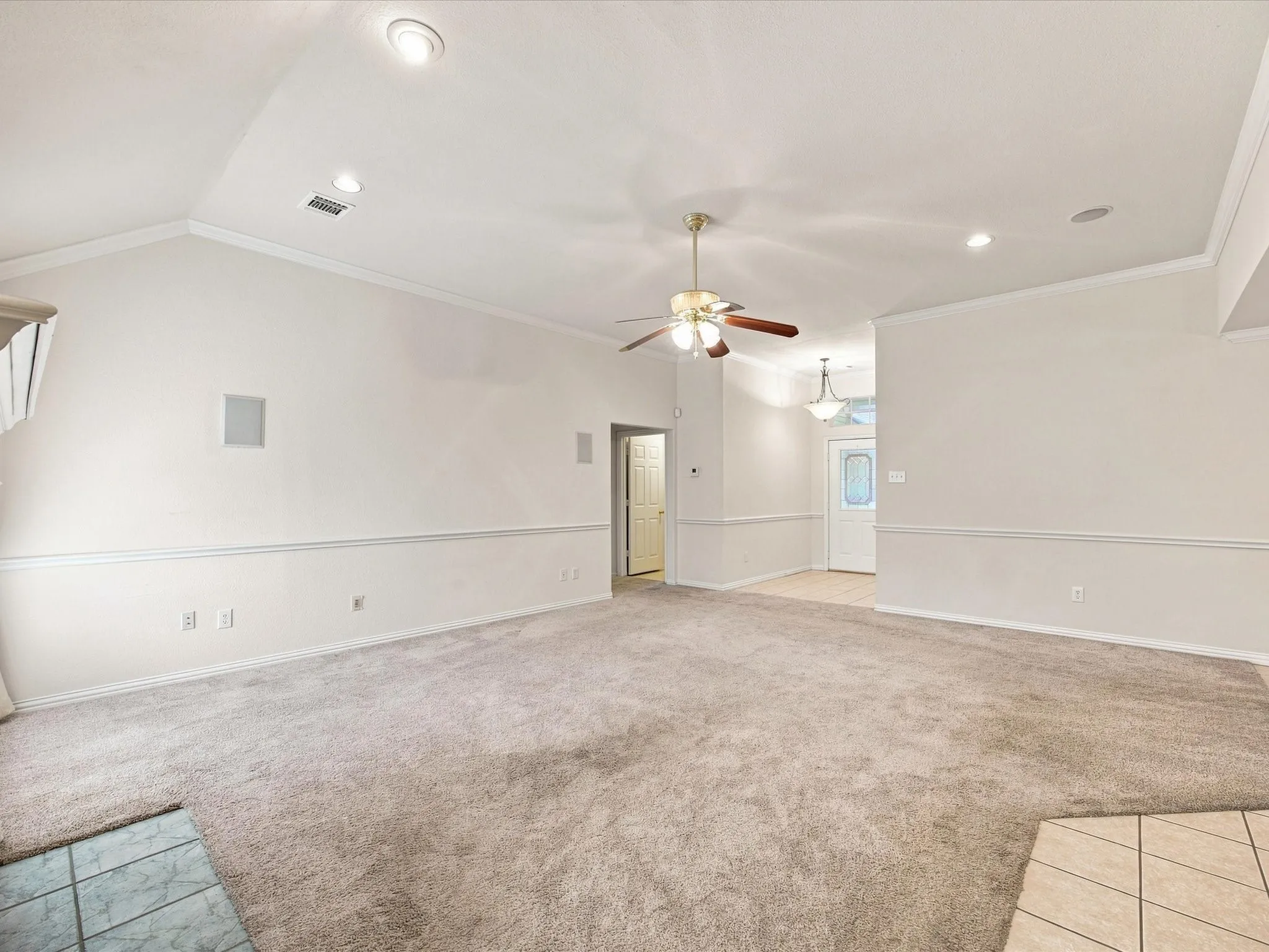 Single Family Residence For Sale in Ellis County , 510 Hanover Drive, Waxahachie, Texas 75165, 3 Bedroom, 2 Bathroom, 2 Garage spaces, 1,868 Sqft, built in 1999, mls#21370621, Real Estate Agent in Waxahachie, Homes For Sale in Ellis county, Homes For Sale in Waxahachie, Realtor in Waxahachie Texas, Real Estate Brokerage Independent Realty Texas, Luminita Cordes Realtor