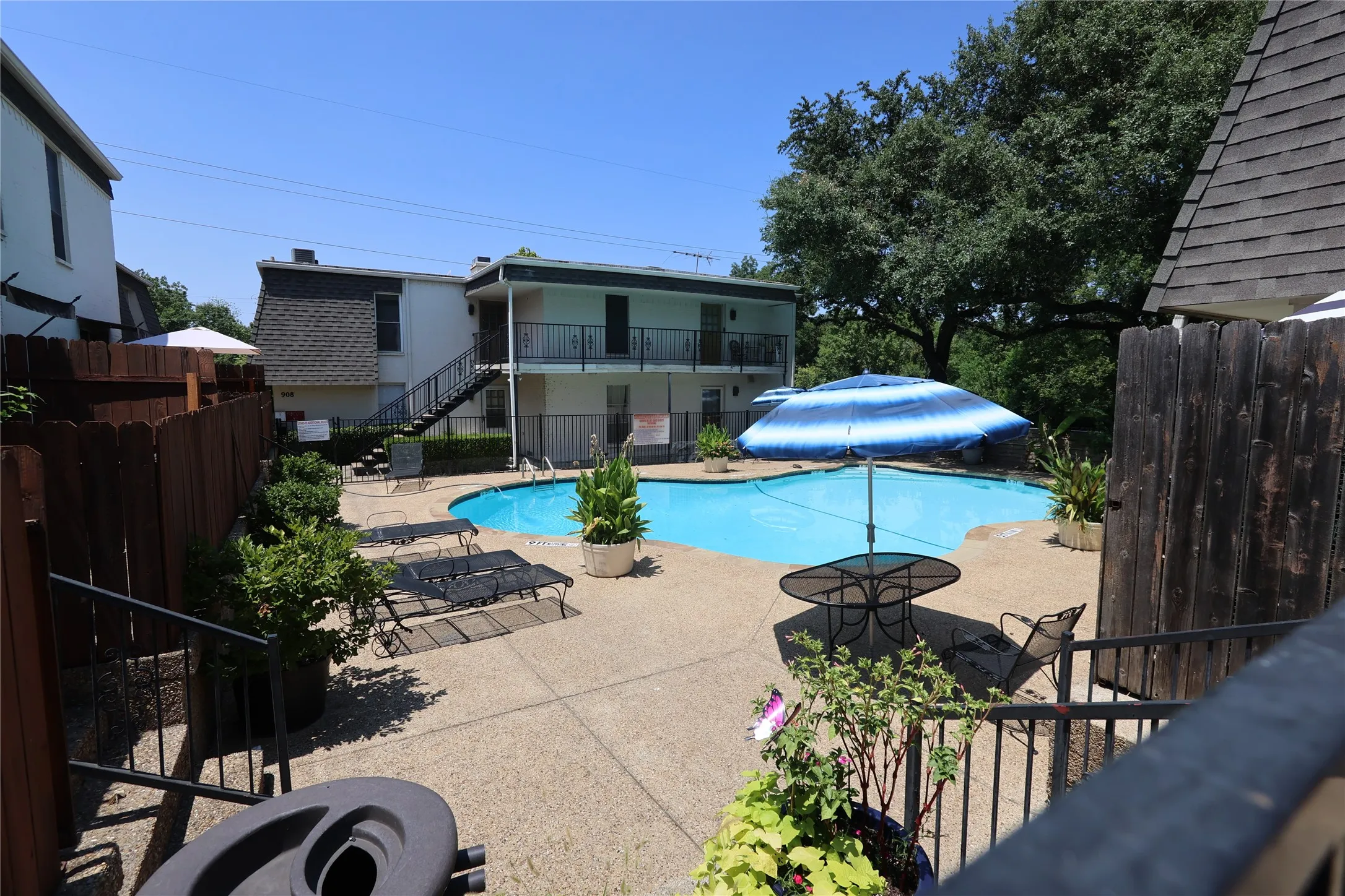 Condominium For Sale in Dallas County , 900 S Weatherred Drive 900F, Richardson, Texas 75080, 2 Bedroom, 2 Bathroom, Garage spaces, 987 Sqft, built in 1967, mls#21372285, Real Estate Agent in Richardson, Homes For Sale in Dallas county, Homes For Sale in Richardson, Realtor in Richardson Texas, Real Estate Brokerage Independent Realty Texas, Luminita Cordes Realtor