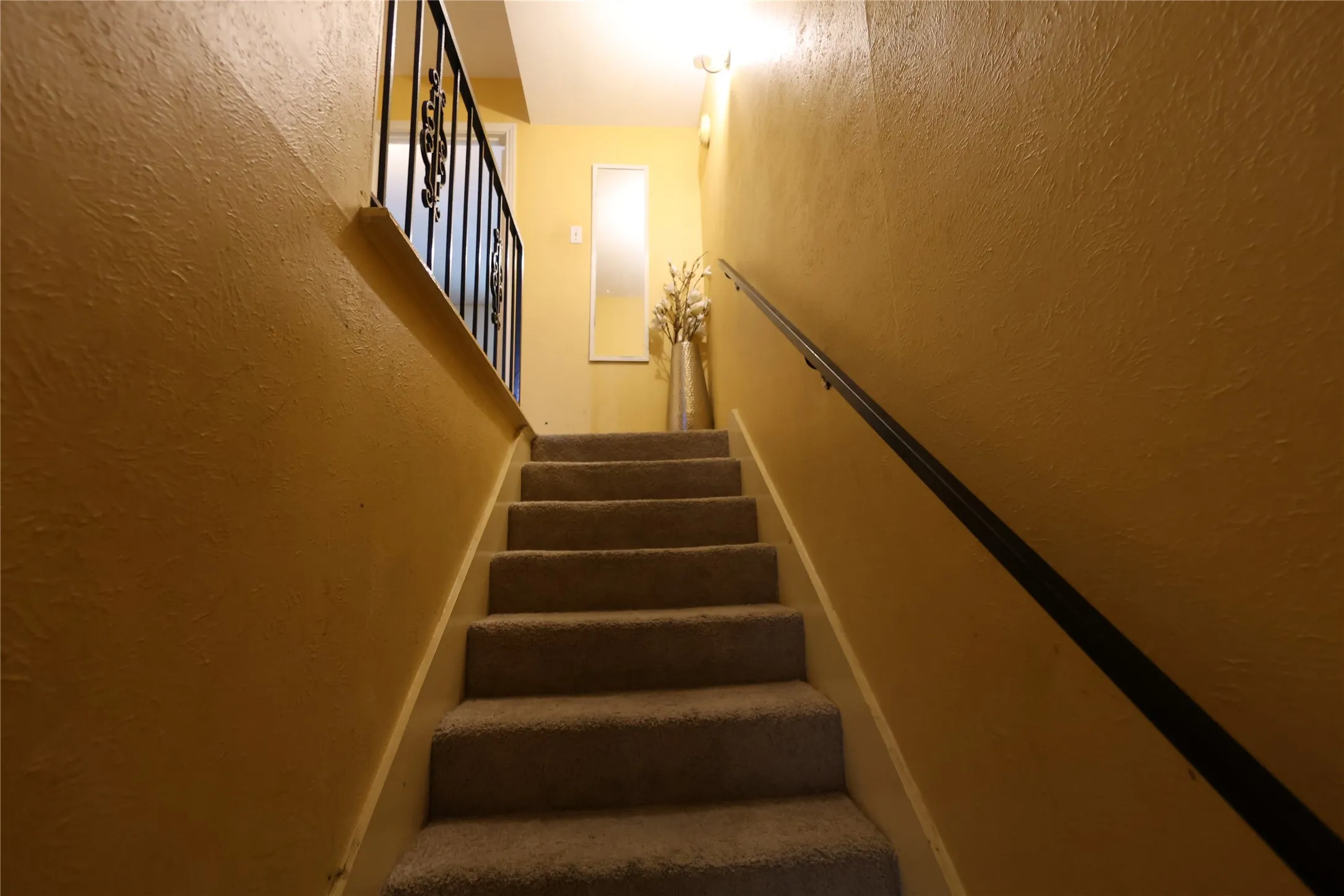 Condominium For Sale in Dallas County , 900 S Weatherred Drive 900F, Richardson, Texas 75080, 2 Bedroom, 2 Bathroom, Garage spaces, 987 Sqft, built in 1967, mls#21372285, Real Estate Agent in Richardson, Homes For Sale in Dallas county, Homes For Sale in Richardson, Realtor in Richardson Texas, Real Estate Brokerage Independent Realty Texas, Luminita Cordes Realtor