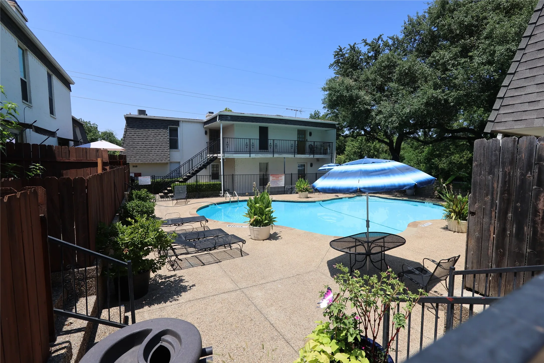 Condominium For Sale in Dallas County , 900 S Weatherred Drive 900F, Richardson, Texas 75080, 2 Bedroom, 2 Bathroom, Garage spaces, 987 Sqft, built in 1967, mls#21372285, Real Estate Agent in Richardson, Homes For Sale in Dallas county, Homes For Sale in Richardson, Realtor in Richardson Texas, Real Estate Brokerage Independent Realty Texas, Luminita Cordes Realtor