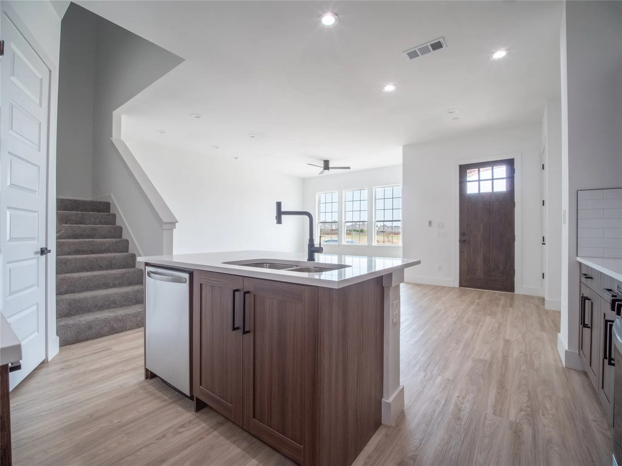 Single Family Residence For Sale in Dallas County , 3437 Sanjeev Drive, Irving, Texas 75060, 3 Bedroom, 3 Bathroom, 2 Garage spaces, 1,885 Sqft, built in 2024, mls#21372265, Real Estate Agent in Irving, Homes For Sale in Dallas county, Homes For Sale in Irving, Realtor in Irving Texas, Real Estate Brokerage Independent Realty Texas, Luminita Cordes Realtor