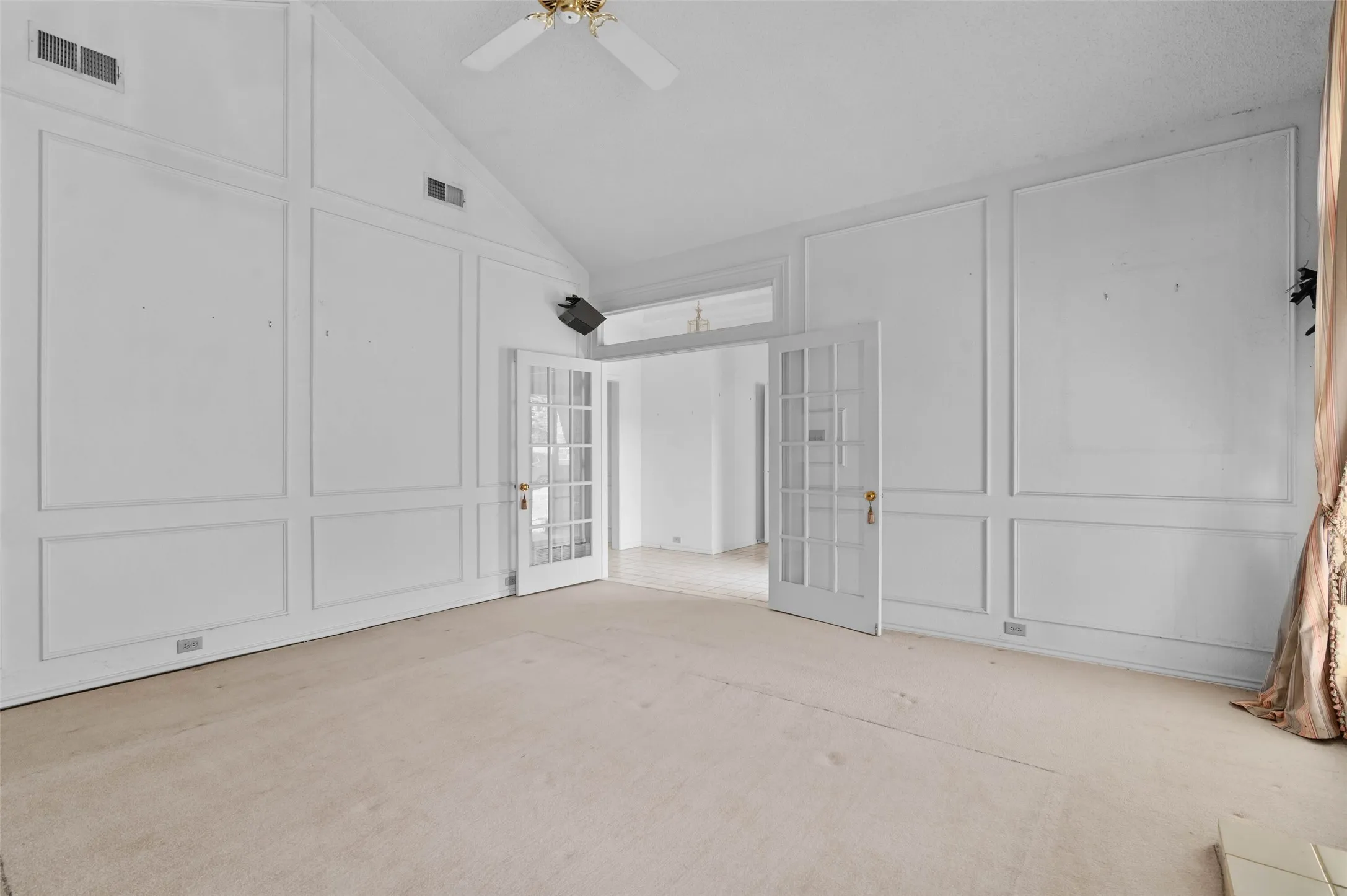 Single Family Residence For Sale in Dallas County , 2703 Devonshire Drive, Carrollton, Texas 75007, 4 Bedroom, 3 Bathroom, 2 Garage spaces, 2,368 Sqft, built in 1986, mls#21372246, Real Estate Agent in Carrollton, Homes For Sale in Dallas county, Homes For Sale in Carrollton, Realtor in Carrollton Texas, Real Estate Brokerage Independent Realty Texas, Luminita Cordes Realtor