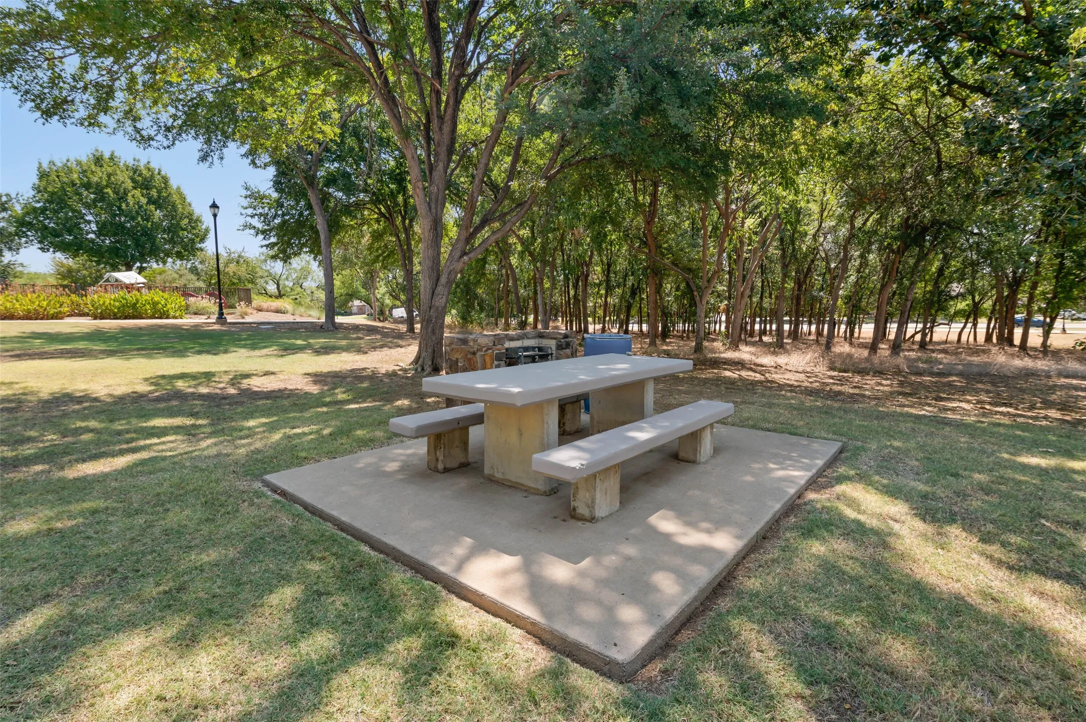 Single Family Residence For Sale in Dallas County , 2703 Devonshire Drive, Carrollton, Texas 75007, 4 Bedroom, 3 Bathroom, 2 Garage spaces, 2,368 Sqft, built in 1986, mls#21372246, Real Estate Agent in Carrollton, Homes For Sale in Dallas county, Homes For Sale in Carrollton, Realtor in Carrollton Texas, Real Estate Brokerage Independent Realty Texas, Luminita Cordes Realtor